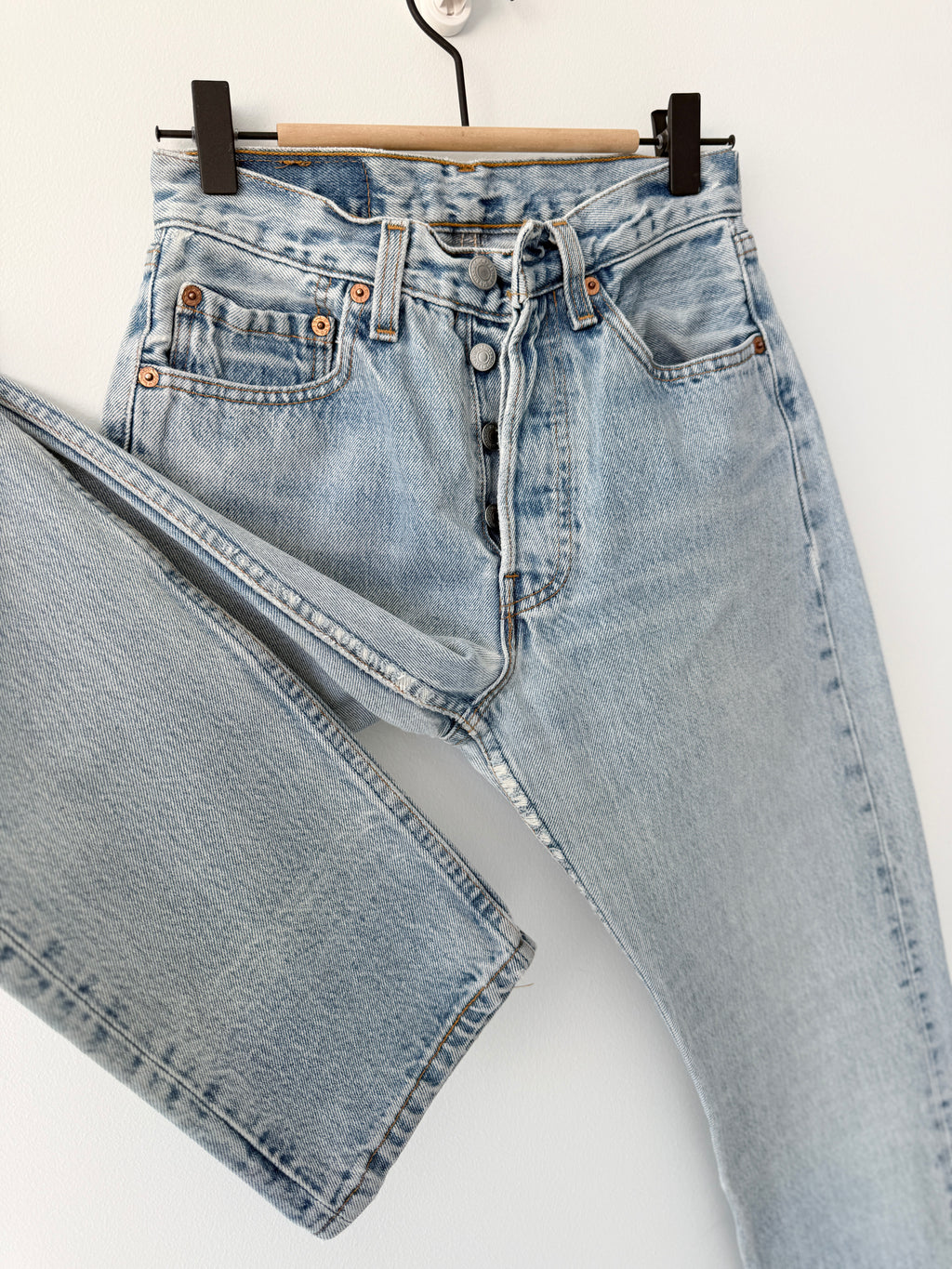 W24 L31 vintage Levis 501 23-24” measured light blue fade denim 90s Levi’s 501s USA
