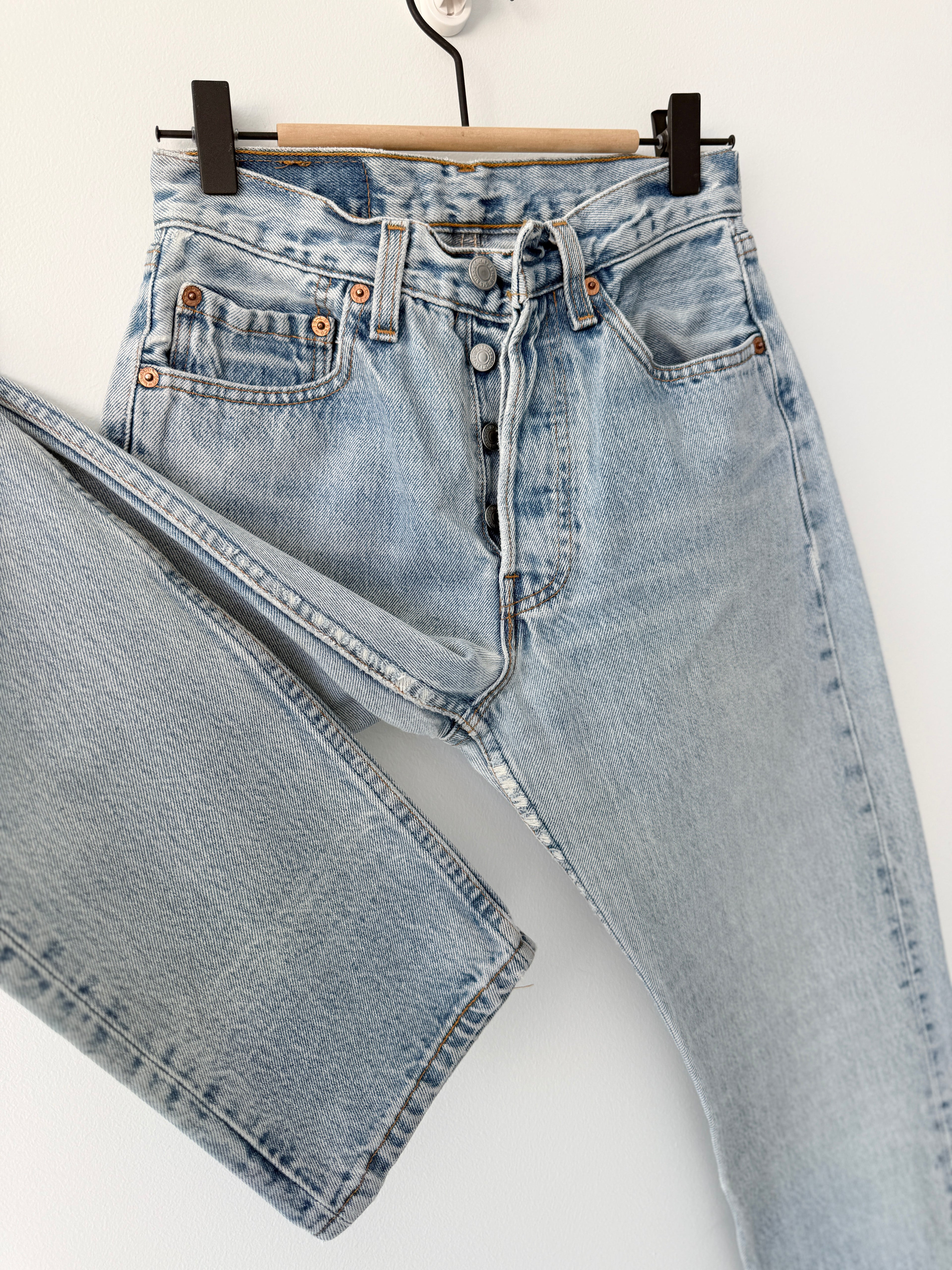 W24 L31 vintage Levis 501 23-24” measured light blue fade denim 90s Levi’s 501s USA