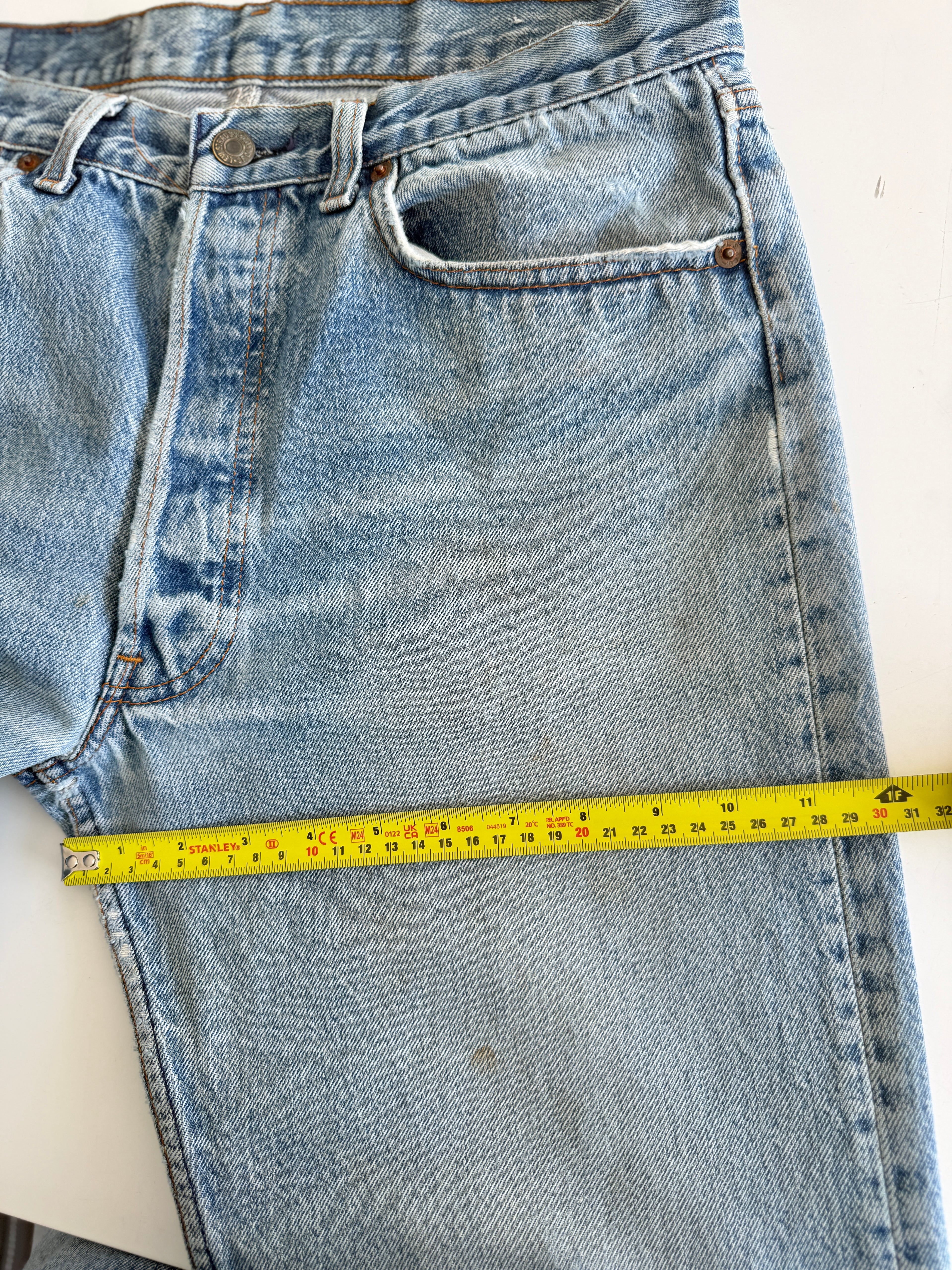 W32 L33 vintage Levis 501 31/32” measured medium faded blue denim 80s Levi’s 501s USA