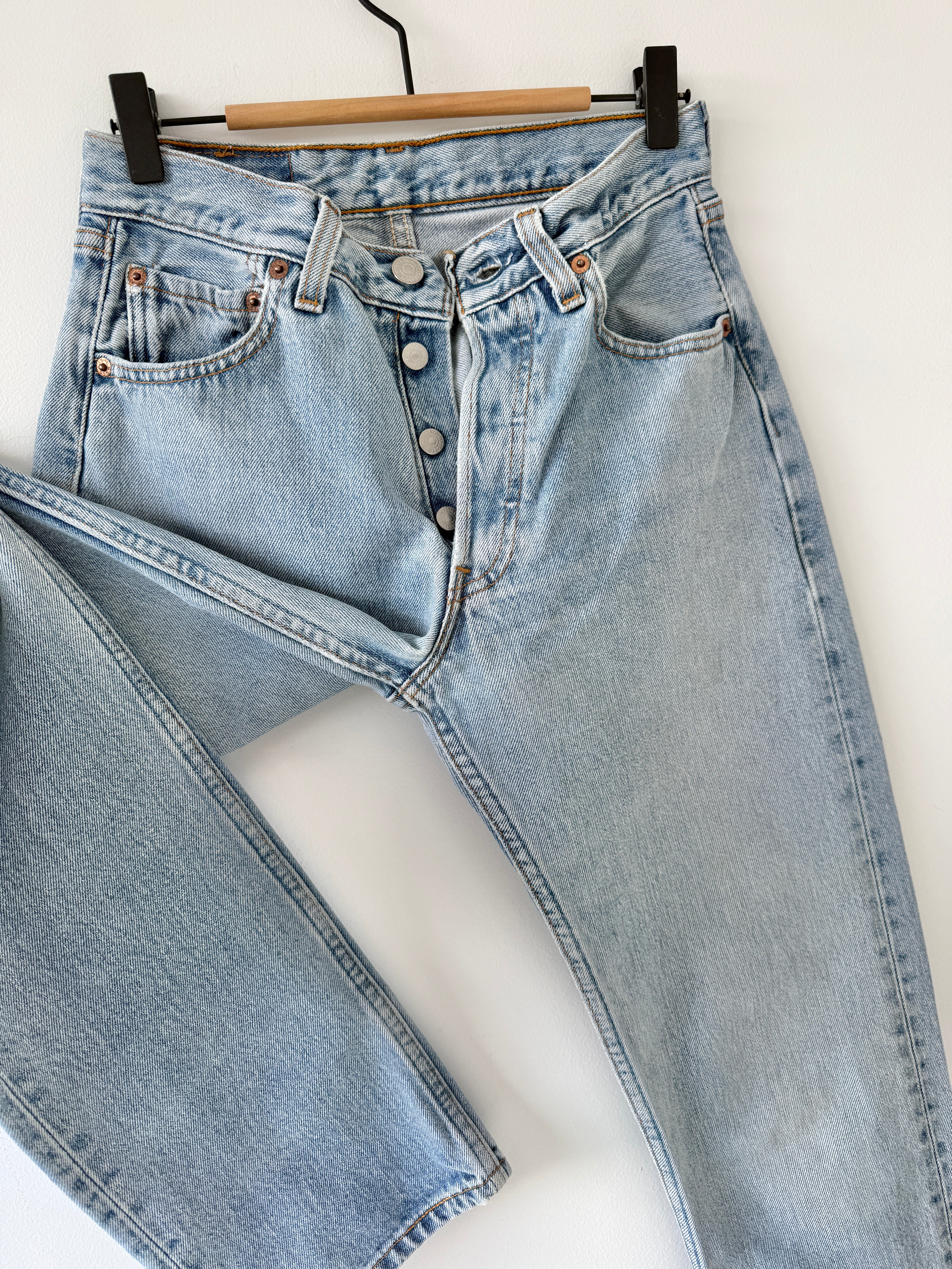 W25 L33 vintage Levis 501s 24/25” medium blue denim Levi’s 501s 90s USA