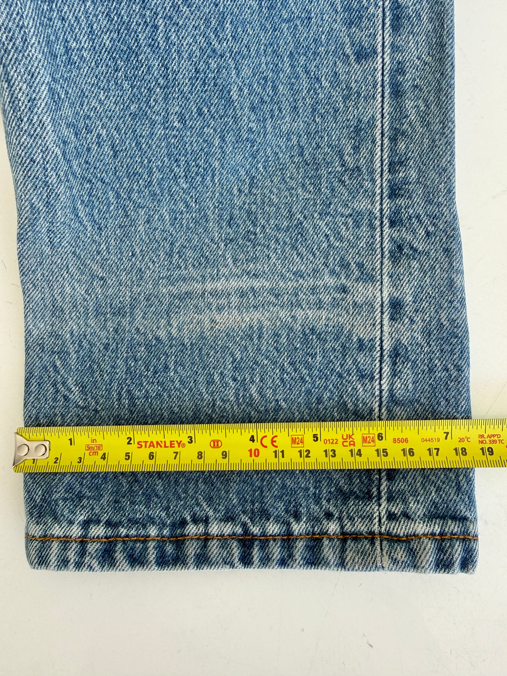 W25 L32 vintage Levis 501s 24/25” measured medium fade blue denim Levi’s 501s 90s