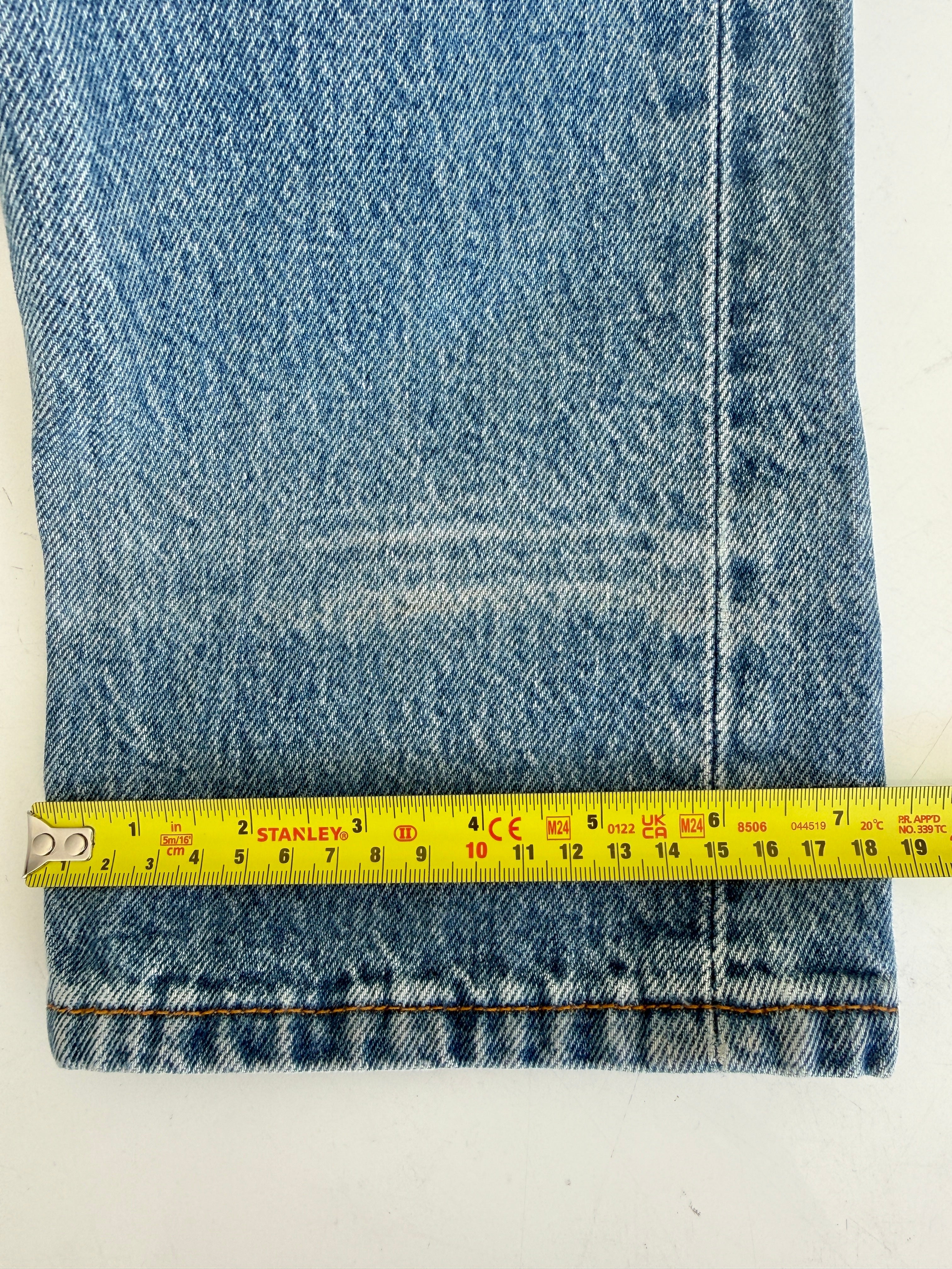 W25 L32 vintage Levis 501s 24/25” measured medium fade blue denim Levi’s 501s 90s