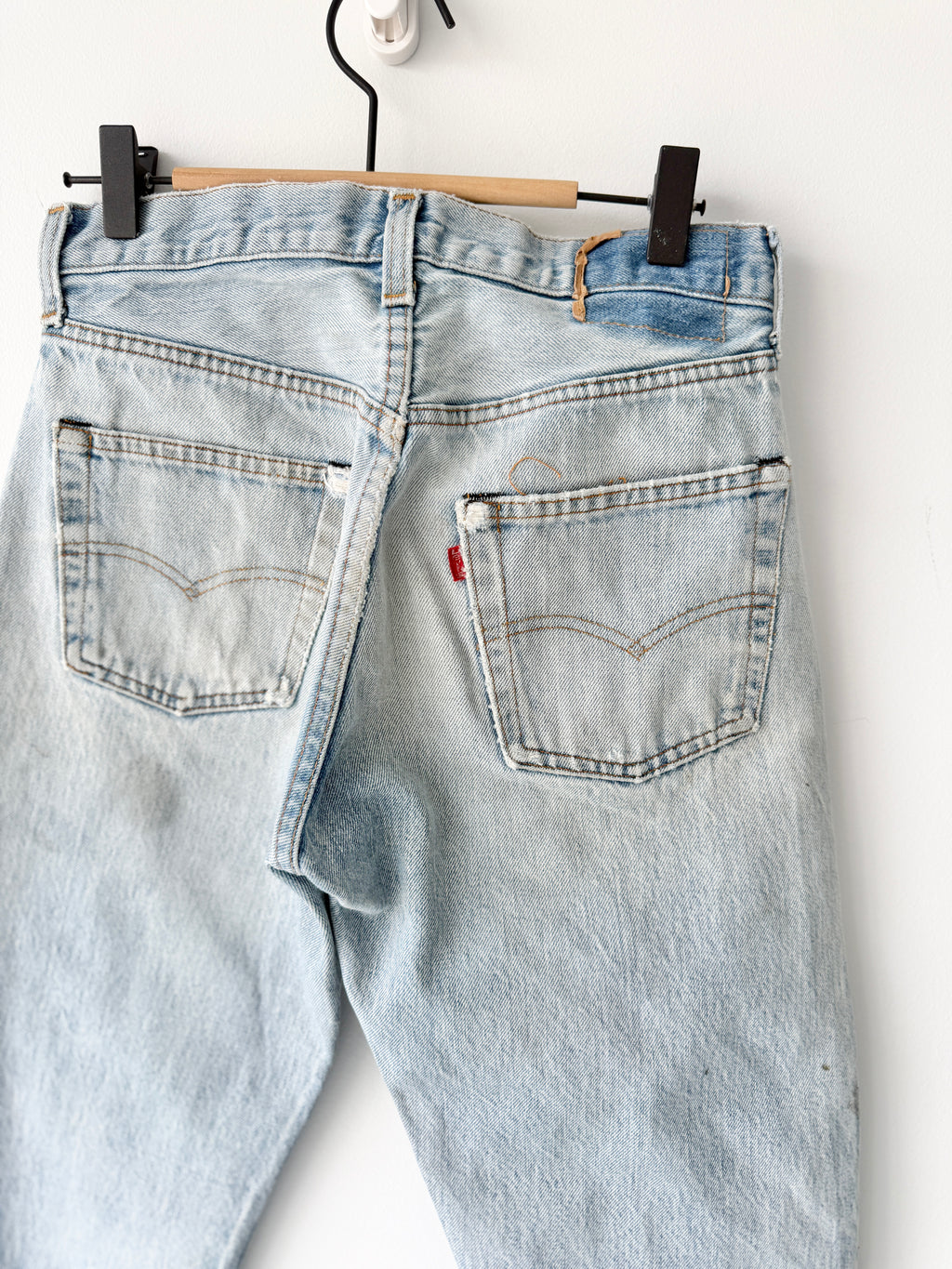 Selvedge W27 L30 vintage Levis 501 26/27” measured light blue faded 80s USA Levi’s 501s