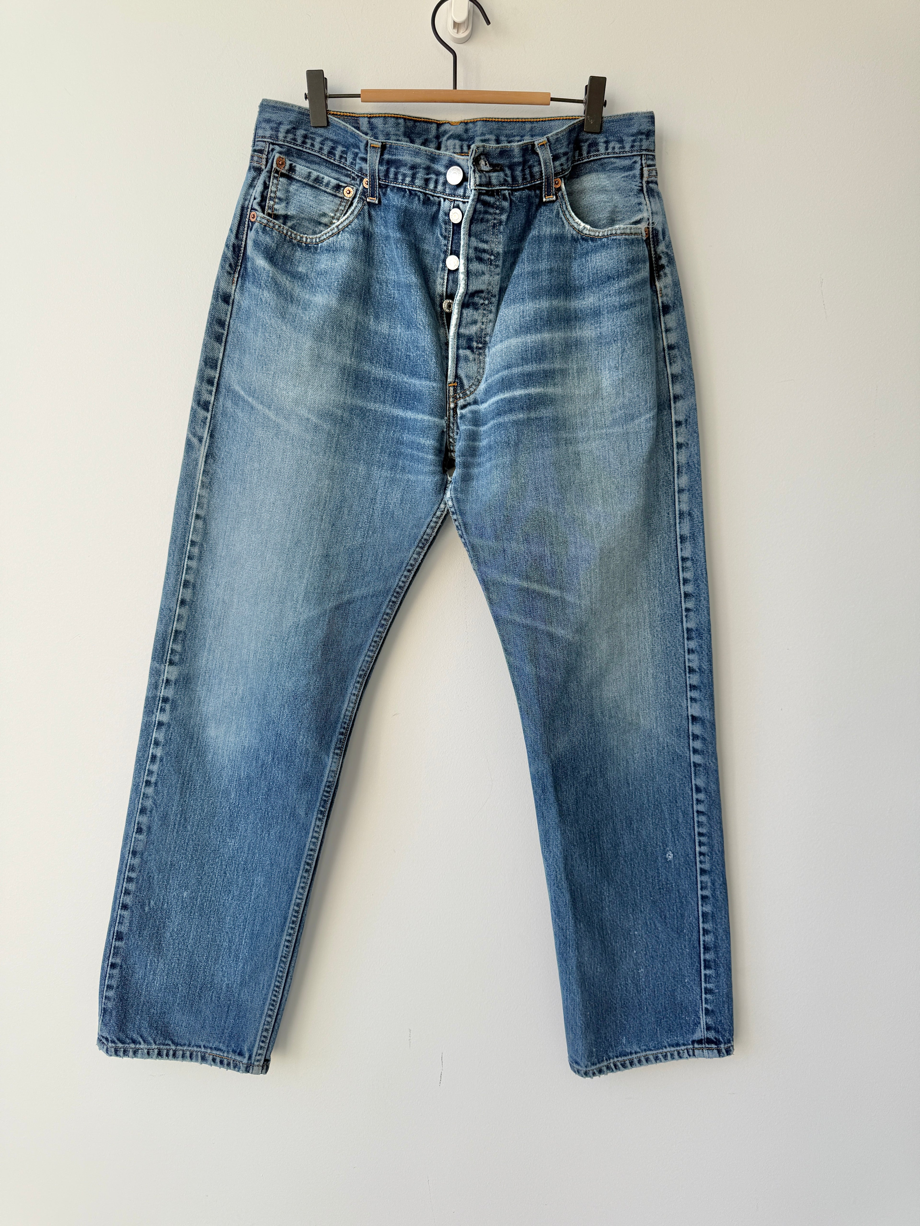 W33 L30 vintage Levis 501 32-33” measured dark blue denim y2k wallet mark