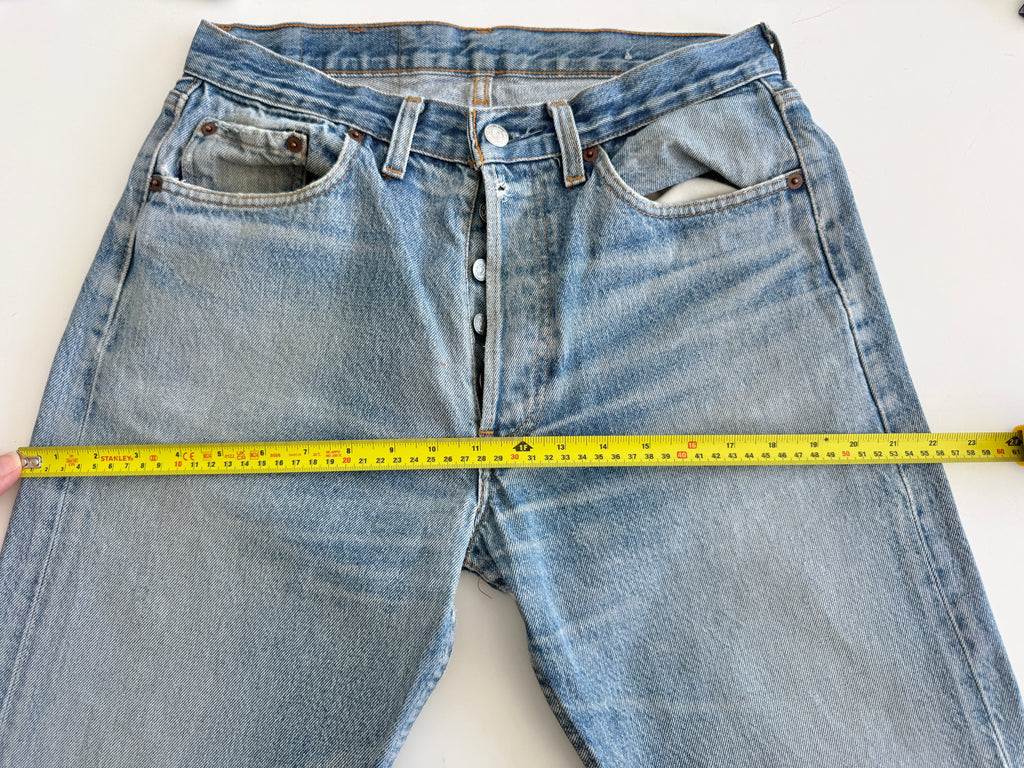 W30 L31 vintage Levis 501 29/30” measured waist medium faded blue 80s 501s