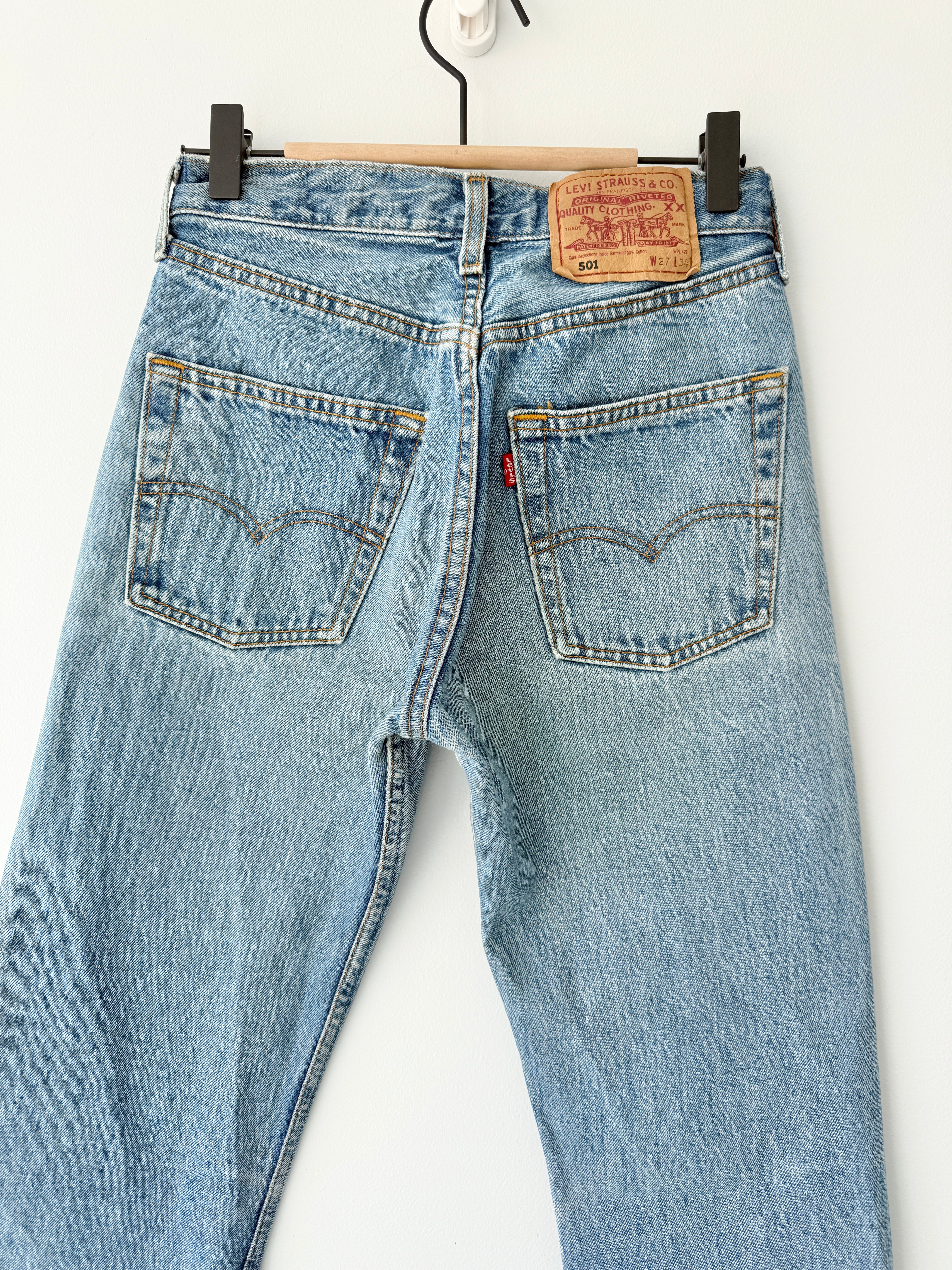 W25 L32 vintage Levis 501s 24/25” measured medium fade blue denim Levi’s 501s 90s