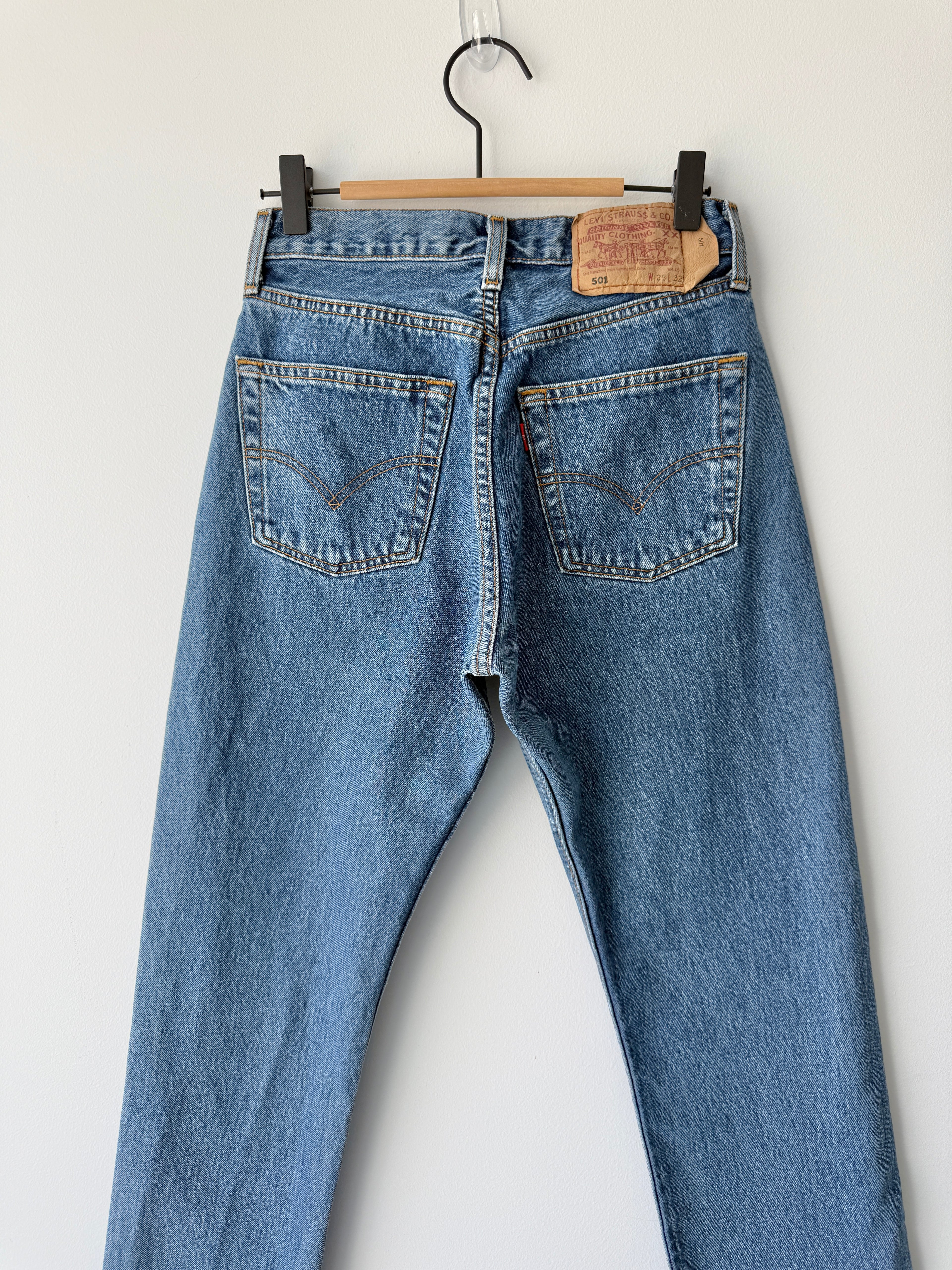 W26 L32 vintage Levis 501 25/26” measured waist dark blue 501s 90s -nl