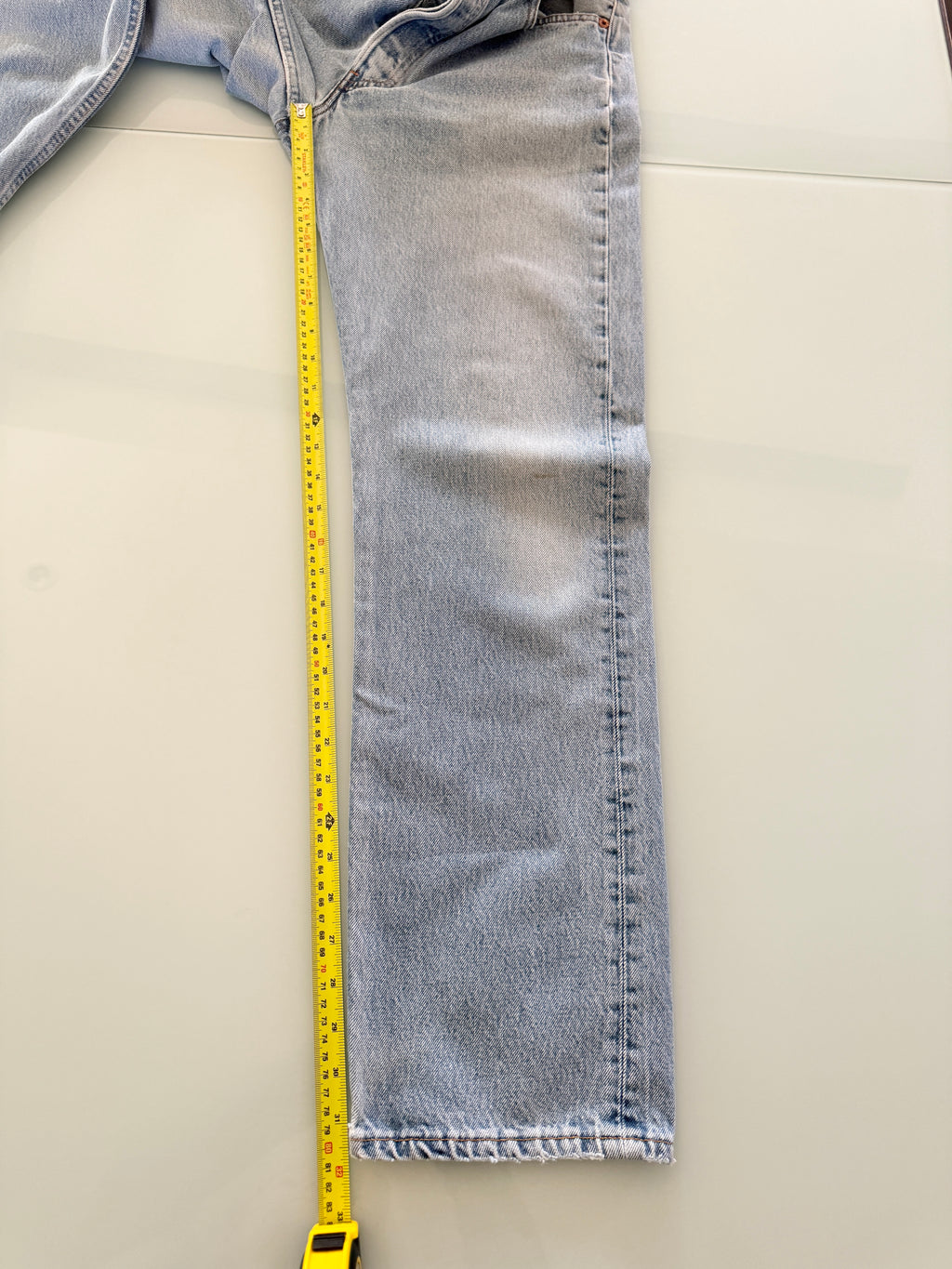 W31 L31 vintage Levis 501 30/31” measured lighter blue 90s USA Levi’s 501s