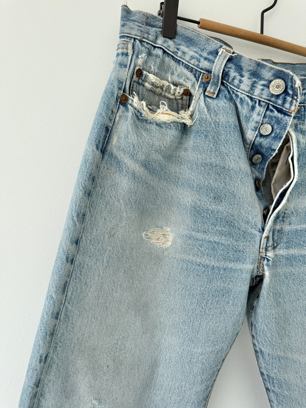 W31 L29 vintage Levis 501s 30/31” medium light blue denim Levi’s 501s 80s USA