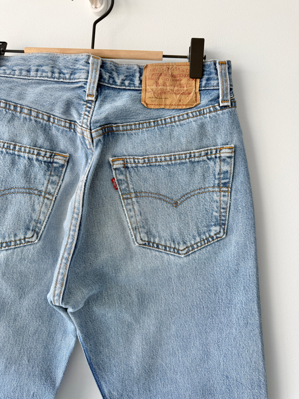 W29 L34 vintage Levis 501 29” measured medium light blue faded 90s denim Levi’s 501s USA