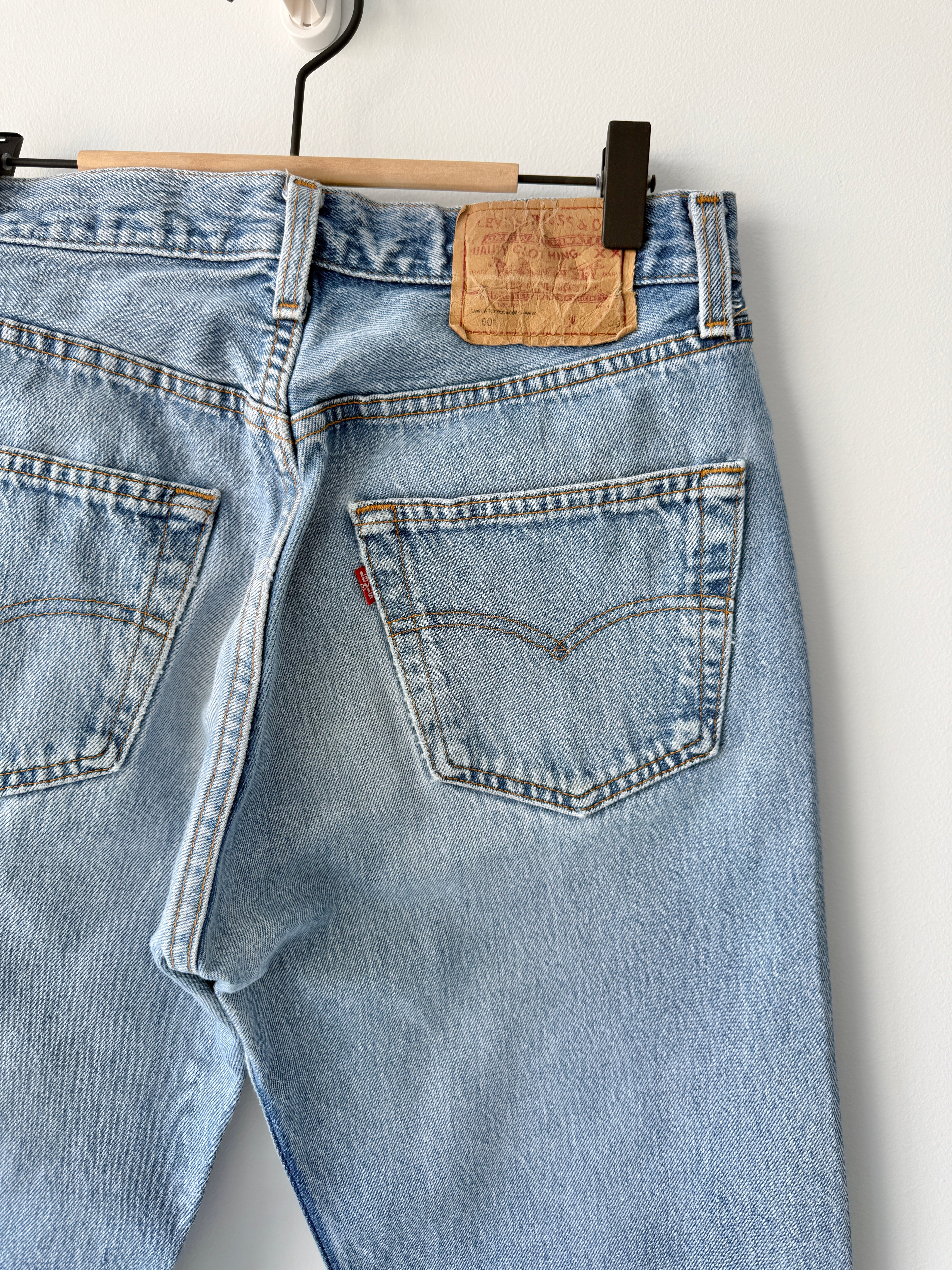 W29 L34 vintage Levis 501 29” measured medium light blue faded 90s denim Levi’s 501s USA