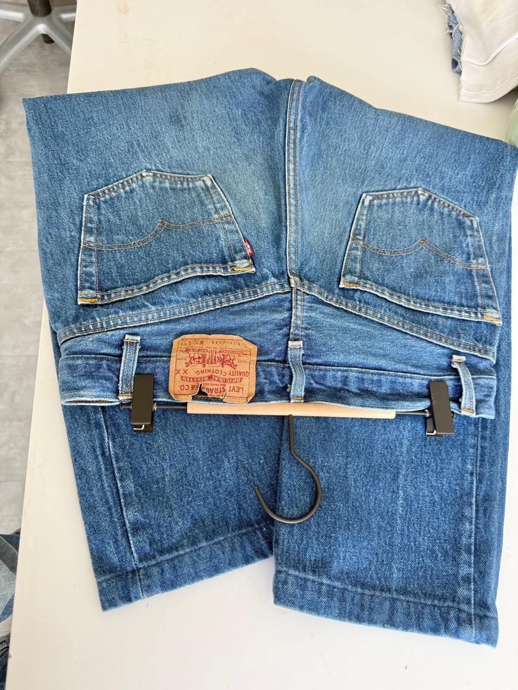 W31 L26 vintage Levis 501 0115 dark blue 30/31” measured waist 501s 80s USA