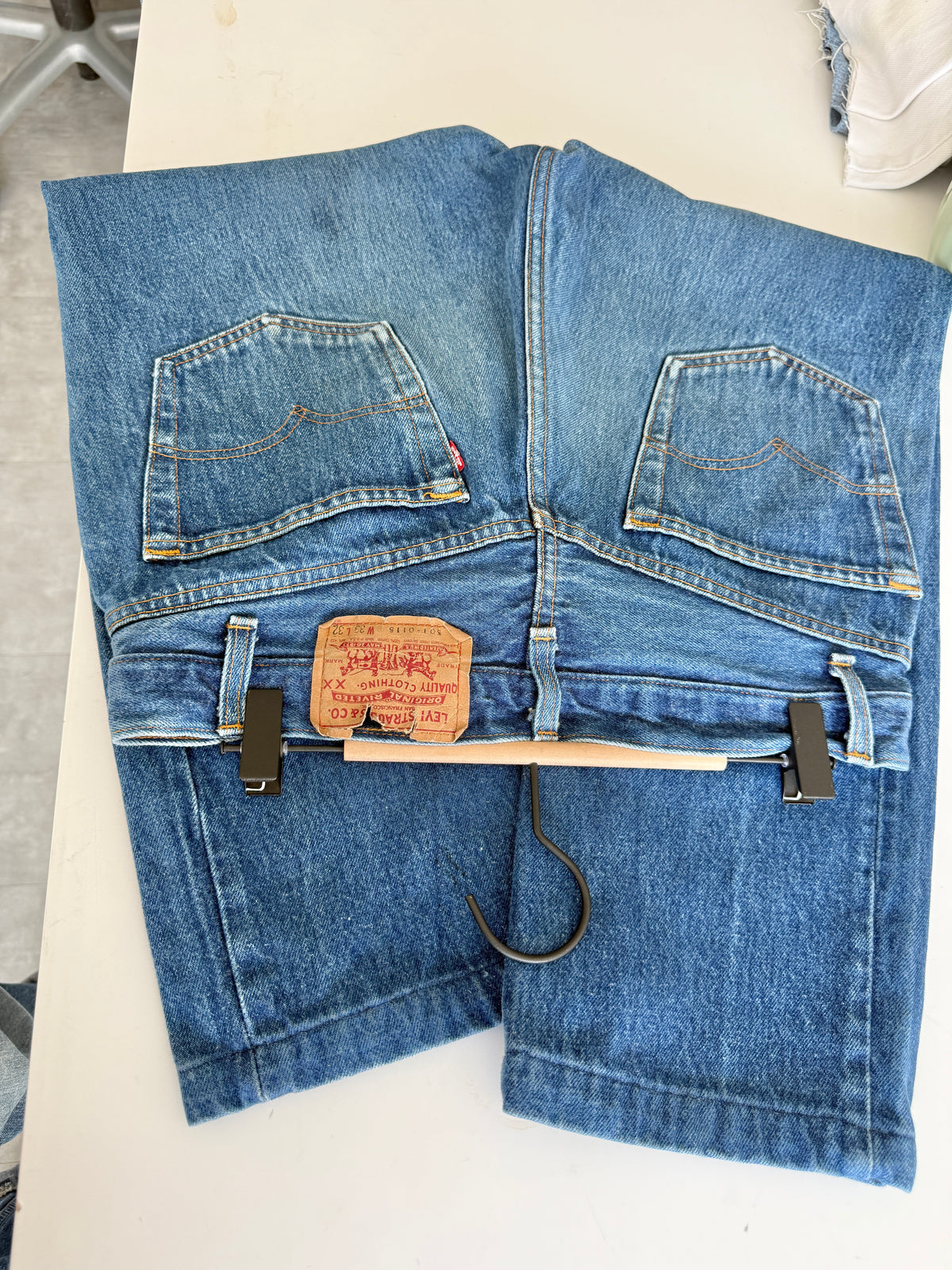 W31 L26 vintage Levis 501 0115 dark blue 30/31” measured waist 501s 80s USA