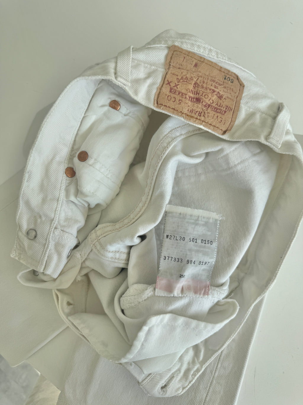 W24 L28 vintage Levis 501 23/24” measured waist white 501s 90s denim