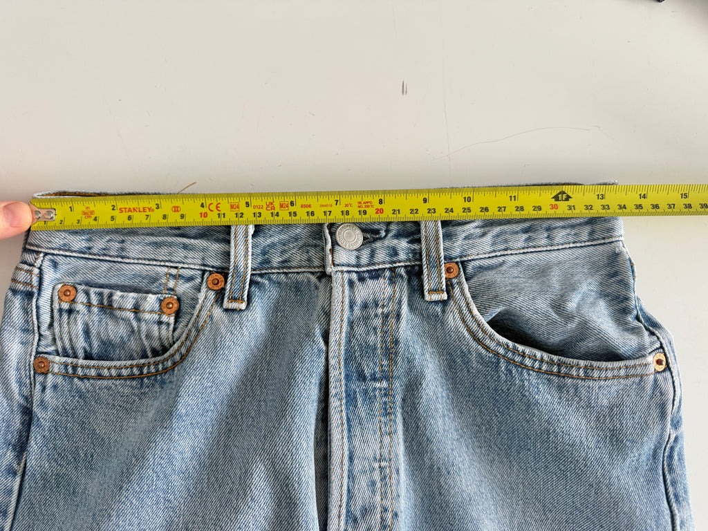 W26 L31 vintage Levis 501 25-26” light blue 90s Levi’s 501s