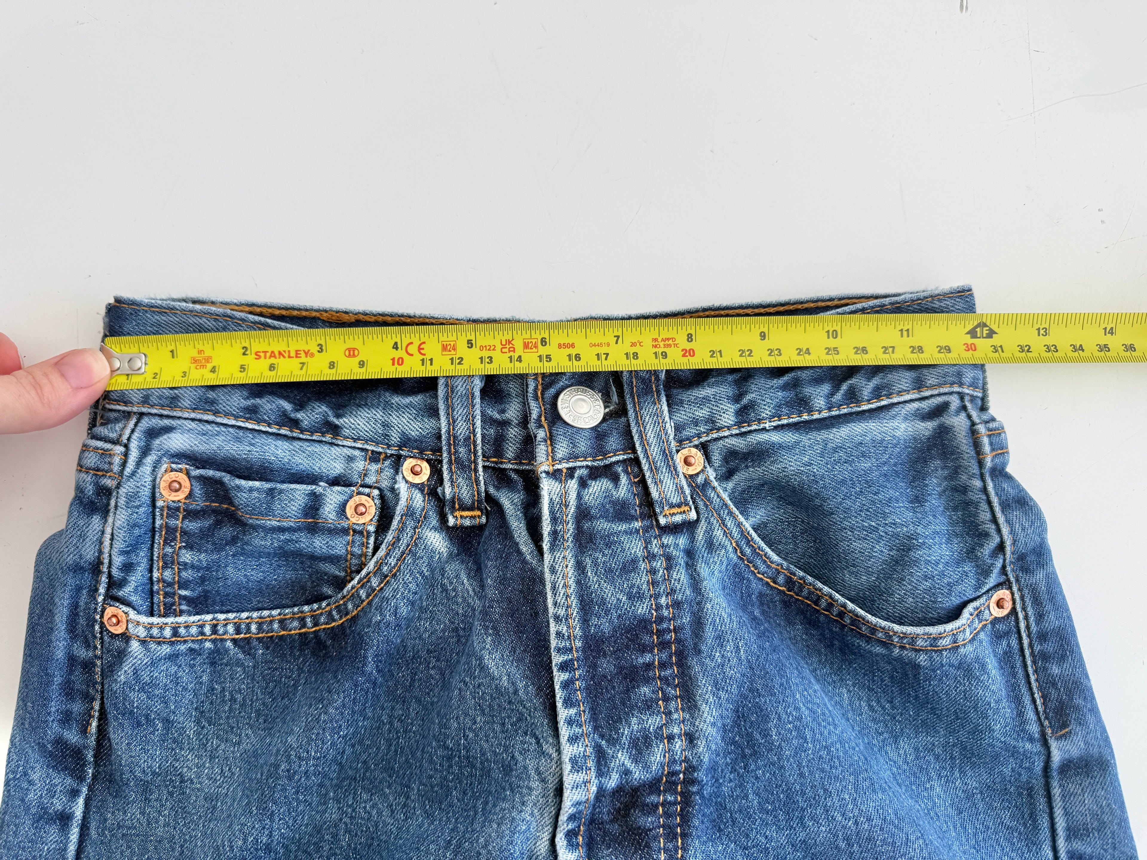 W23 L28 vintage Levis 501 23” measured waist dark indigo faded blue 501s