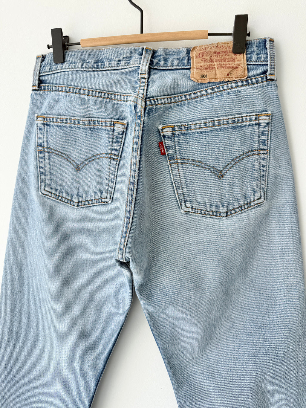 W27 L31 vintage Levis 501 27” measured waist light faded blue Y2K 501s