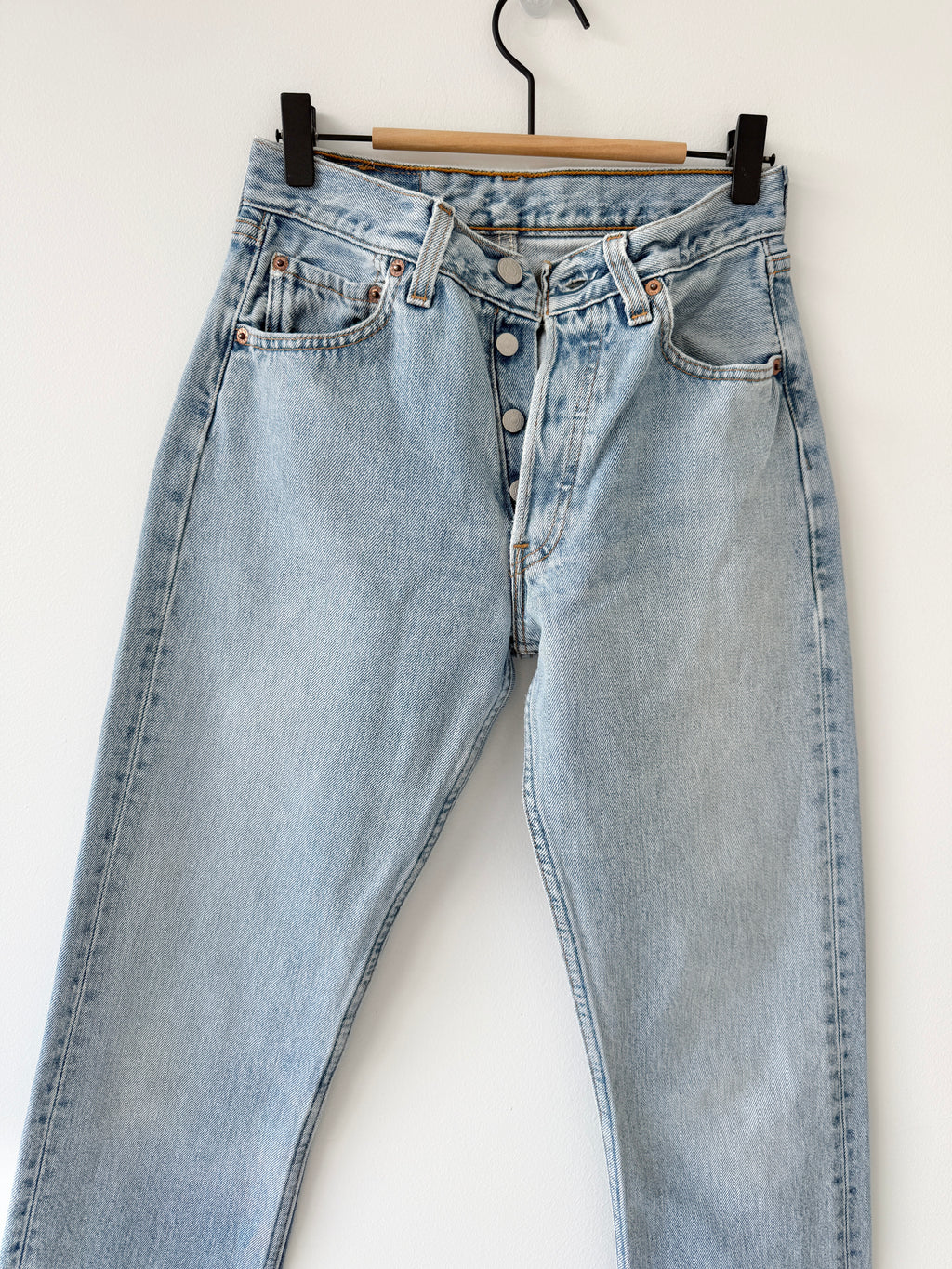 W25 L33 vintage Levis 501s 24/25” medium blue denim Levi’s 501s 90s USA
