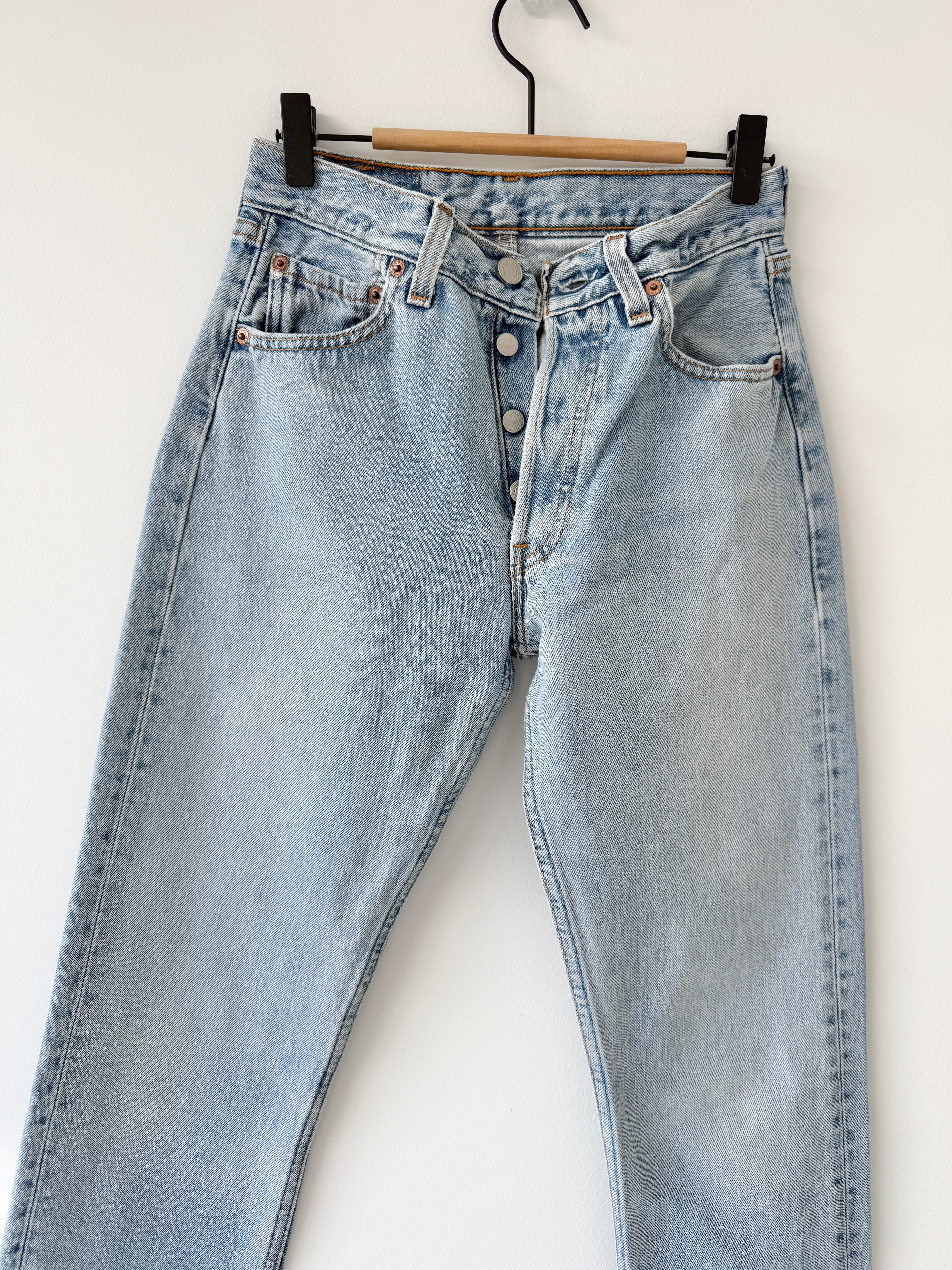 W25 L33 vintage Levis 501s 24/25” medium blue denim Levi’s 501s 90s USA