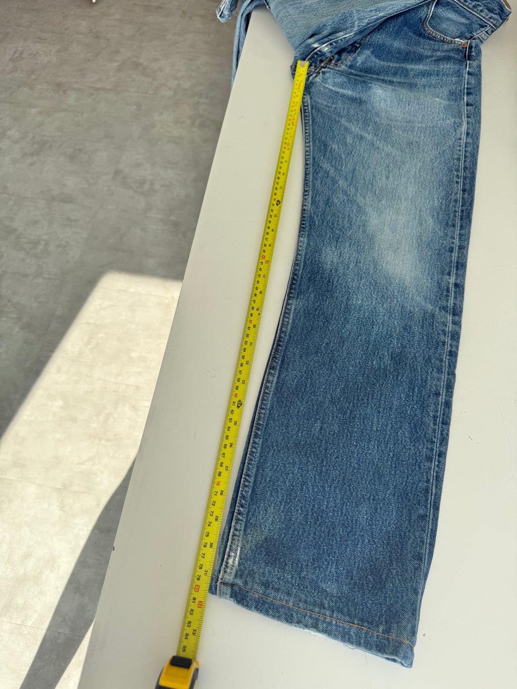 W31 L31 vintage Levis 501 31” measured waist dark blue whiskers Y2K 501s