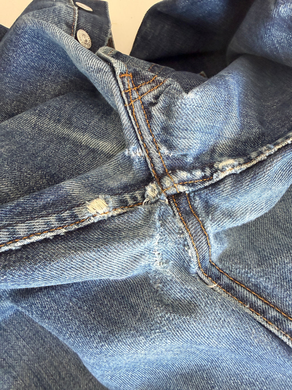 W32 L28 vintage Levis 501s 31/32” measured dark fade blue faded Y2K 501s
