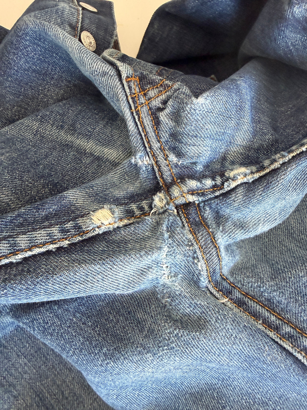 W32 L28 vintage Levis 501s 31/32” measured dark fade blue faded Y2K 501s