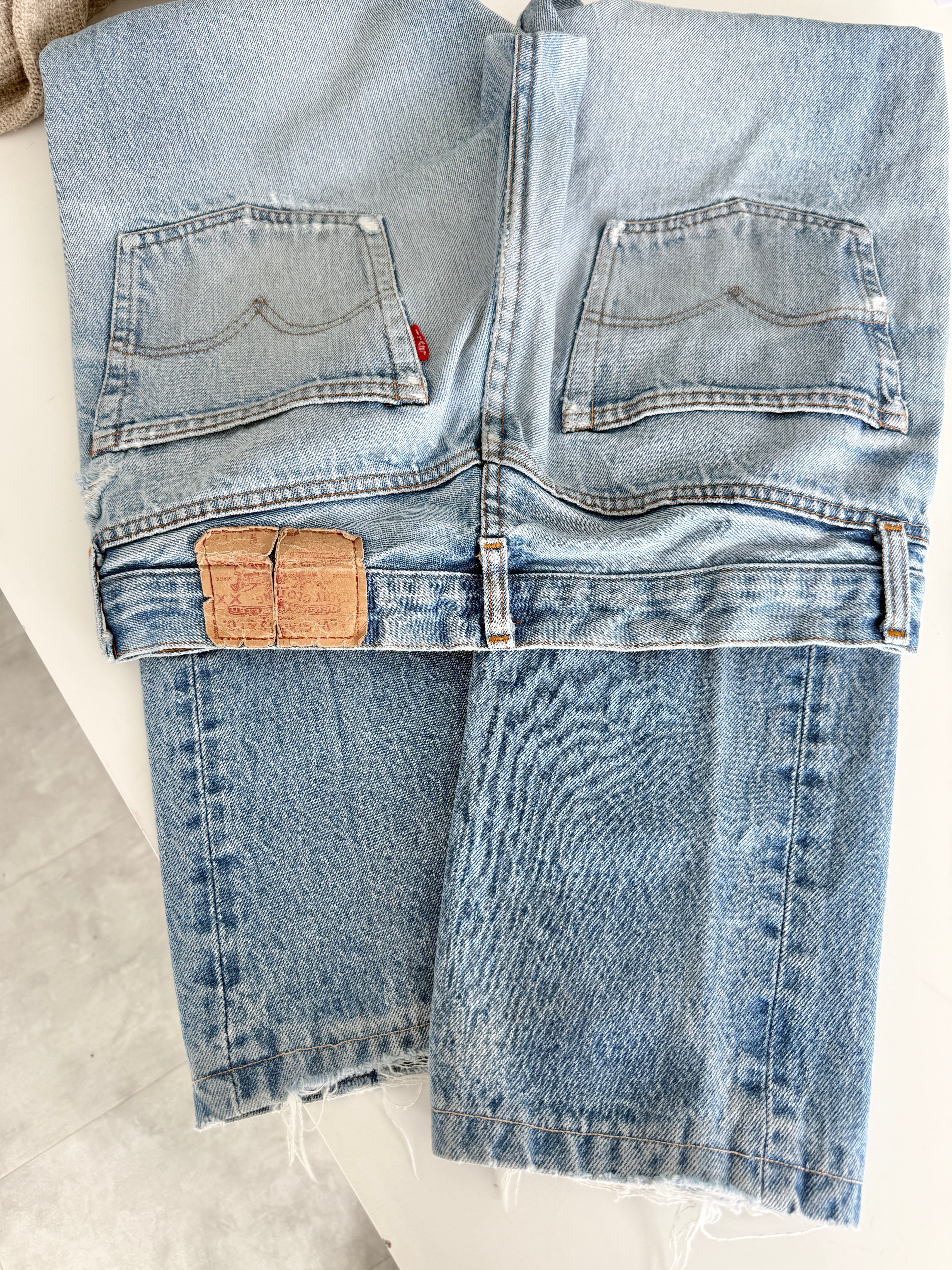 W30 L30 vintage Levis 501 29-30” measured distressed light blue denim 80s 501s