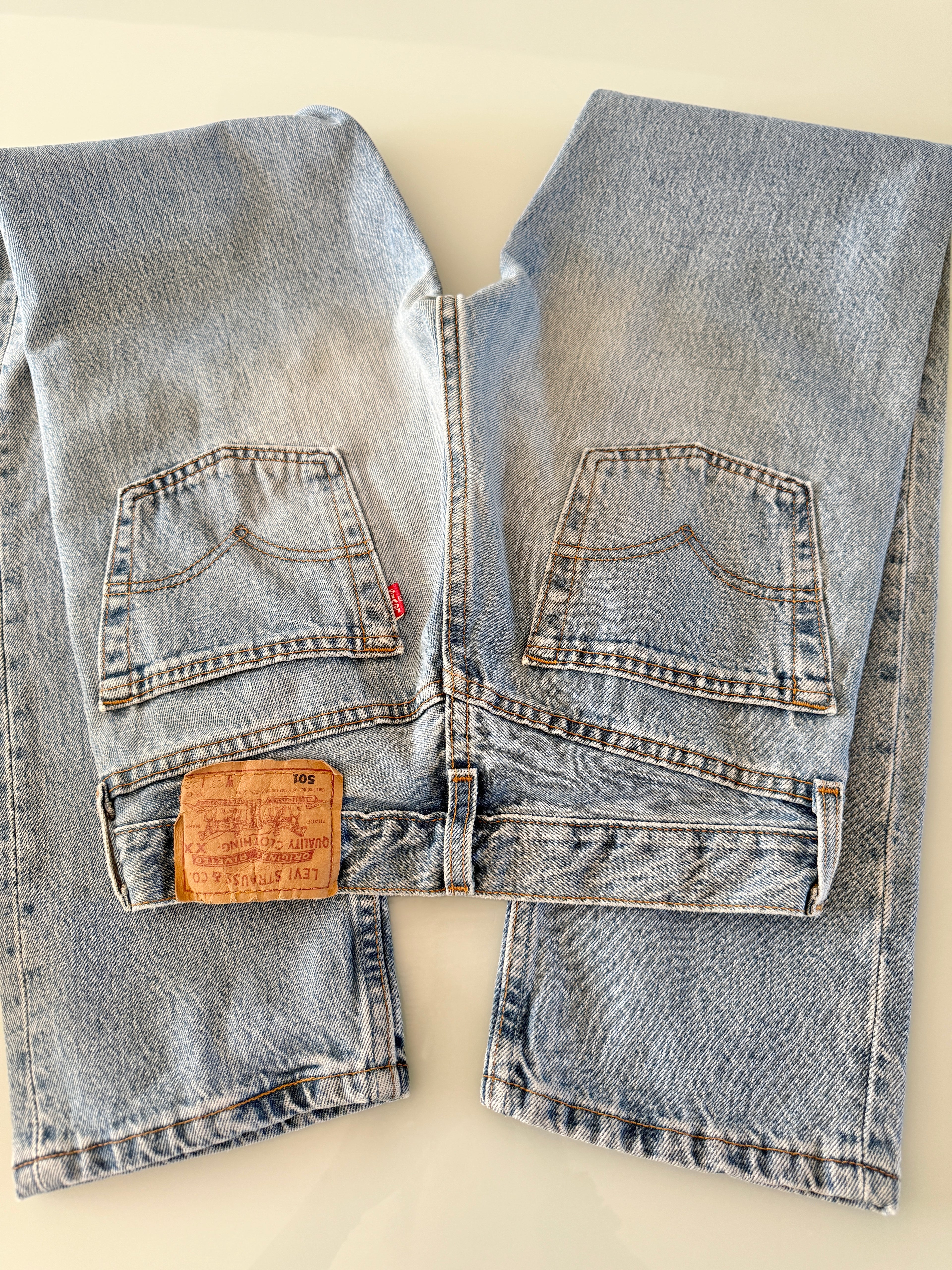 W26 L31 vintage Levis 501 24-26” measured medium blue 90s Levi’s 501s USA