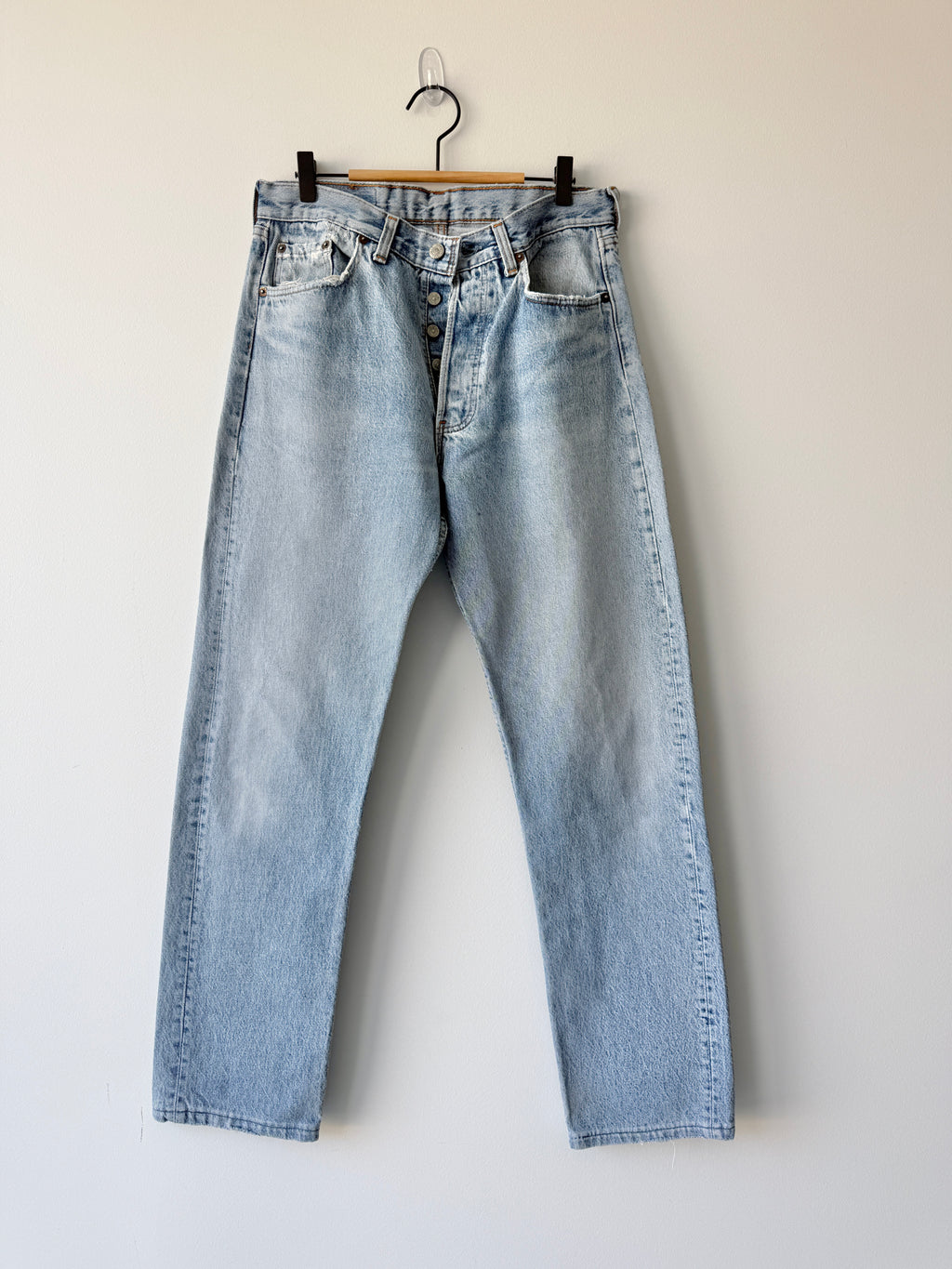 W31 L30 vintage Levis 501 30/31” measured waist light blue 501s made in 80s