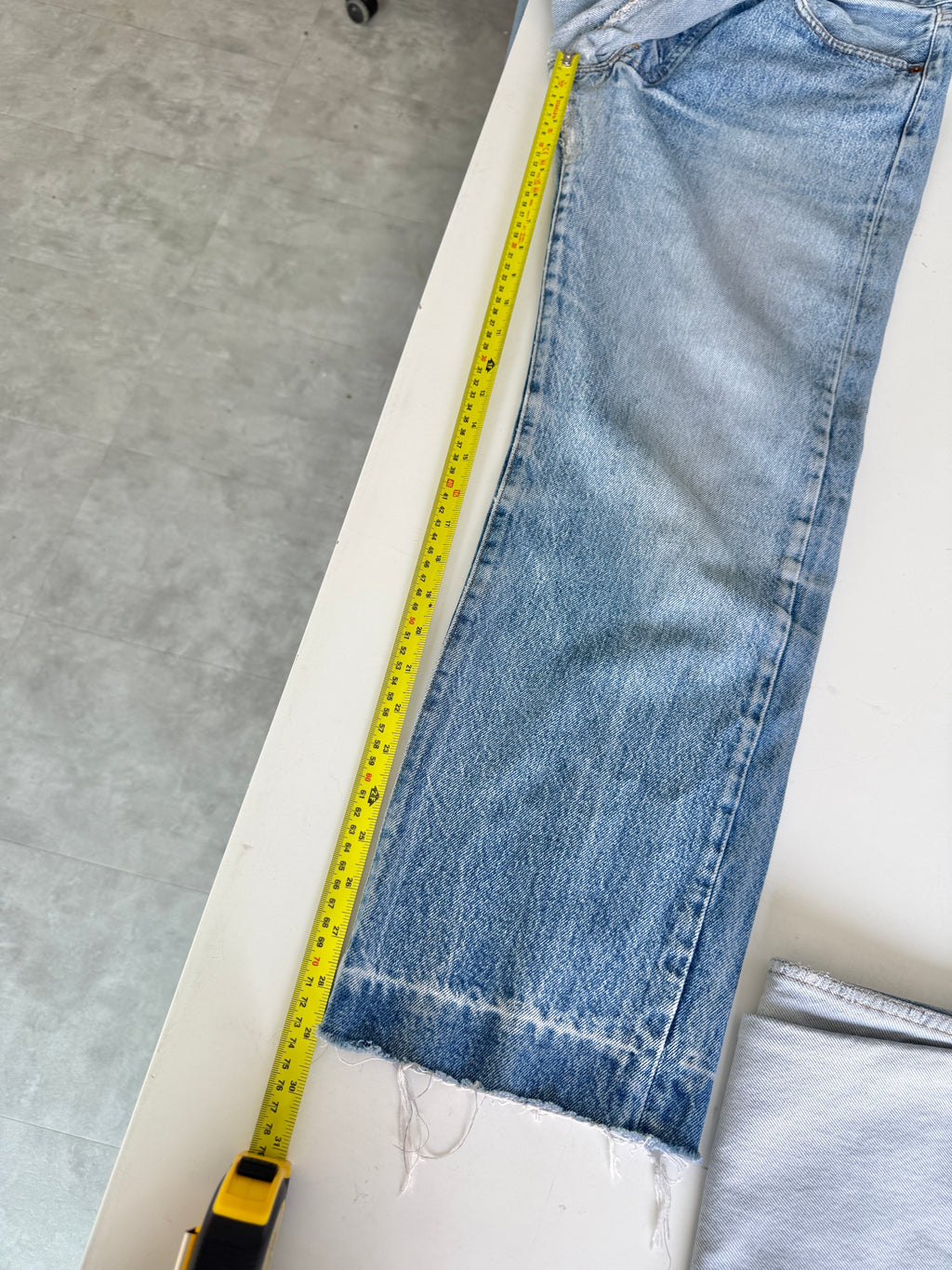 W31 L29 vintage Levis 501 medium blue 30/31” measured waist 501s 80s USA