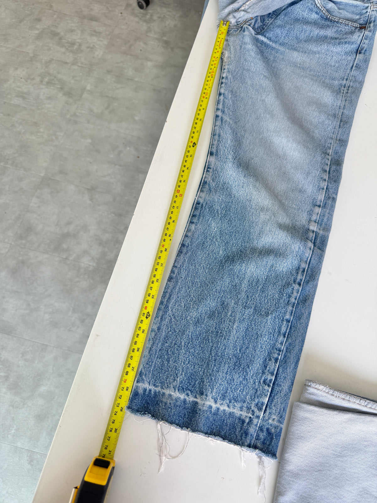 W31 L29 vintage Levis 501 medium blue 30/31” measured waist 501s 80s USA