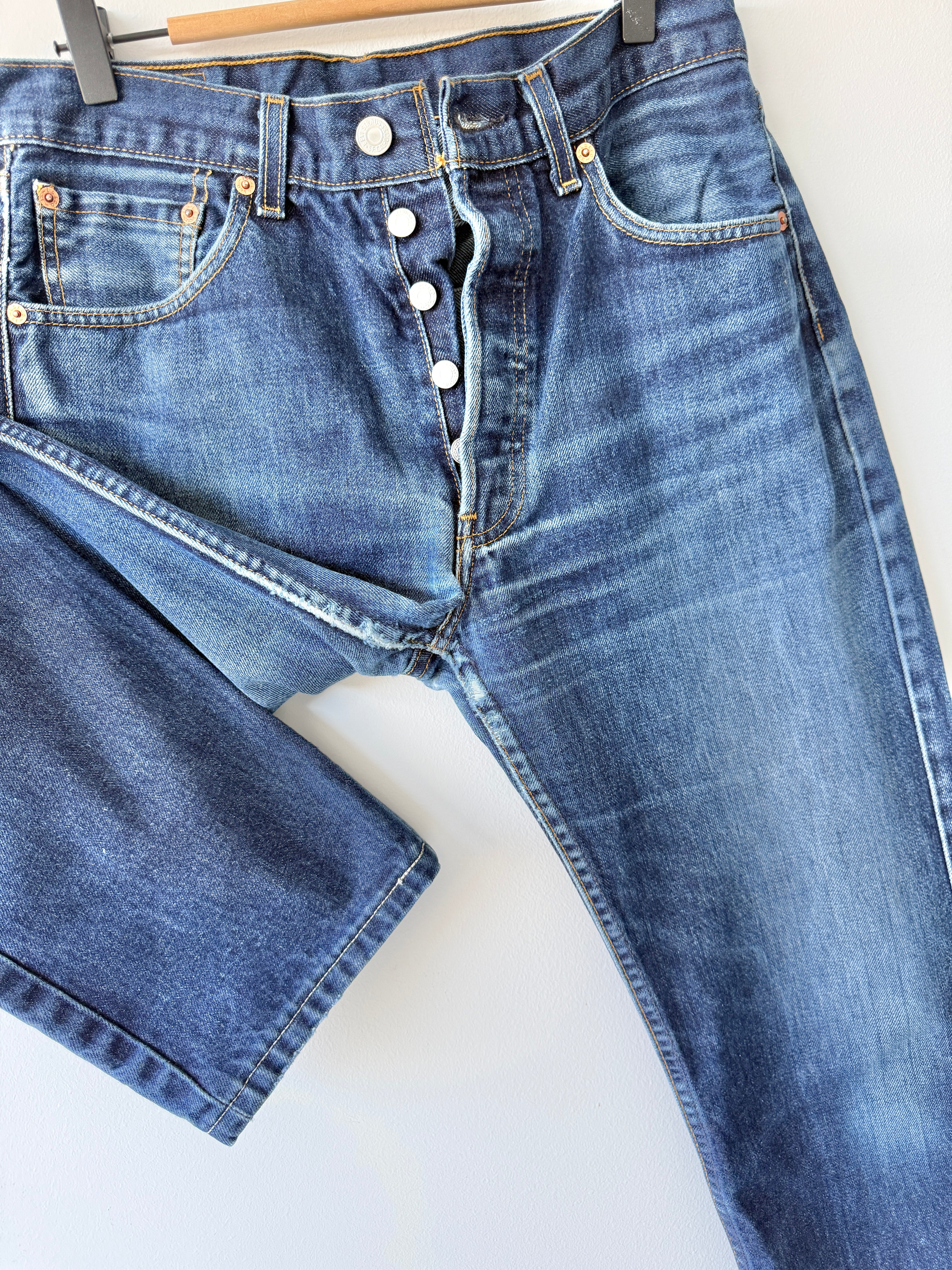 W30 L29 vintage Levis 501 29/30” dark blue Levi’s 501s Y2K