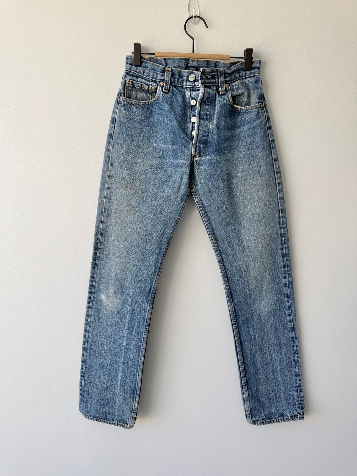 W27 L32 vintage Levis 501s 26/27” measured light blue faded 80s USA 501s