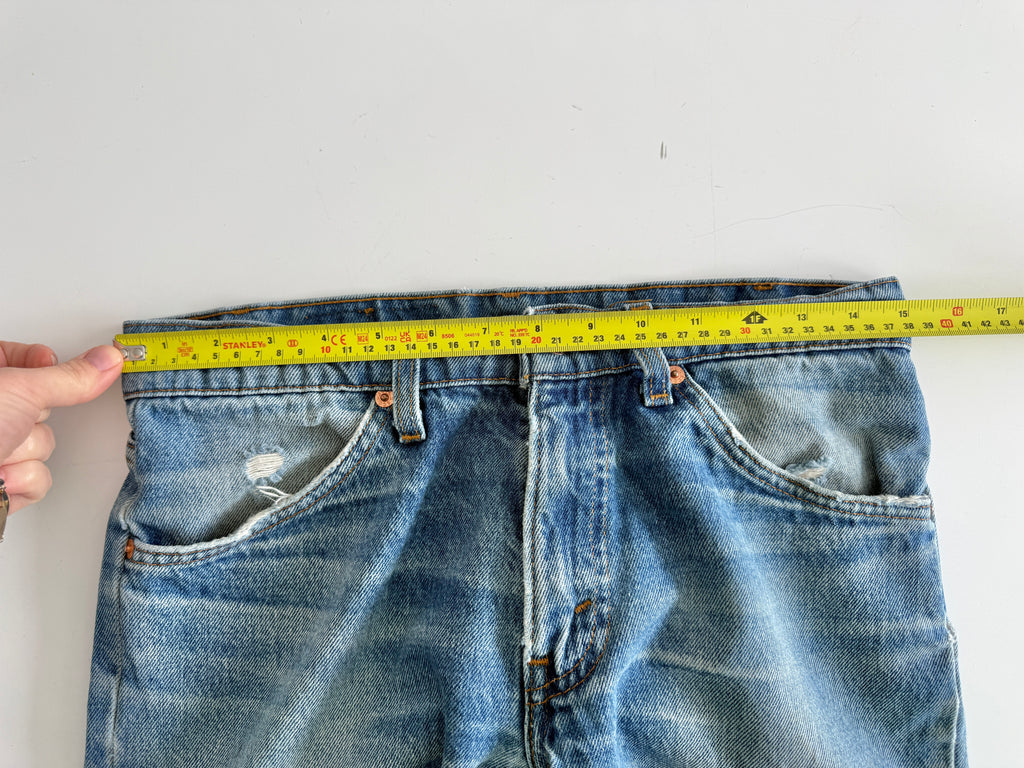 Soft W29 L31 vintage Levis 520 28/29” measured waist dark faded 520s 90s USA denim orange tab