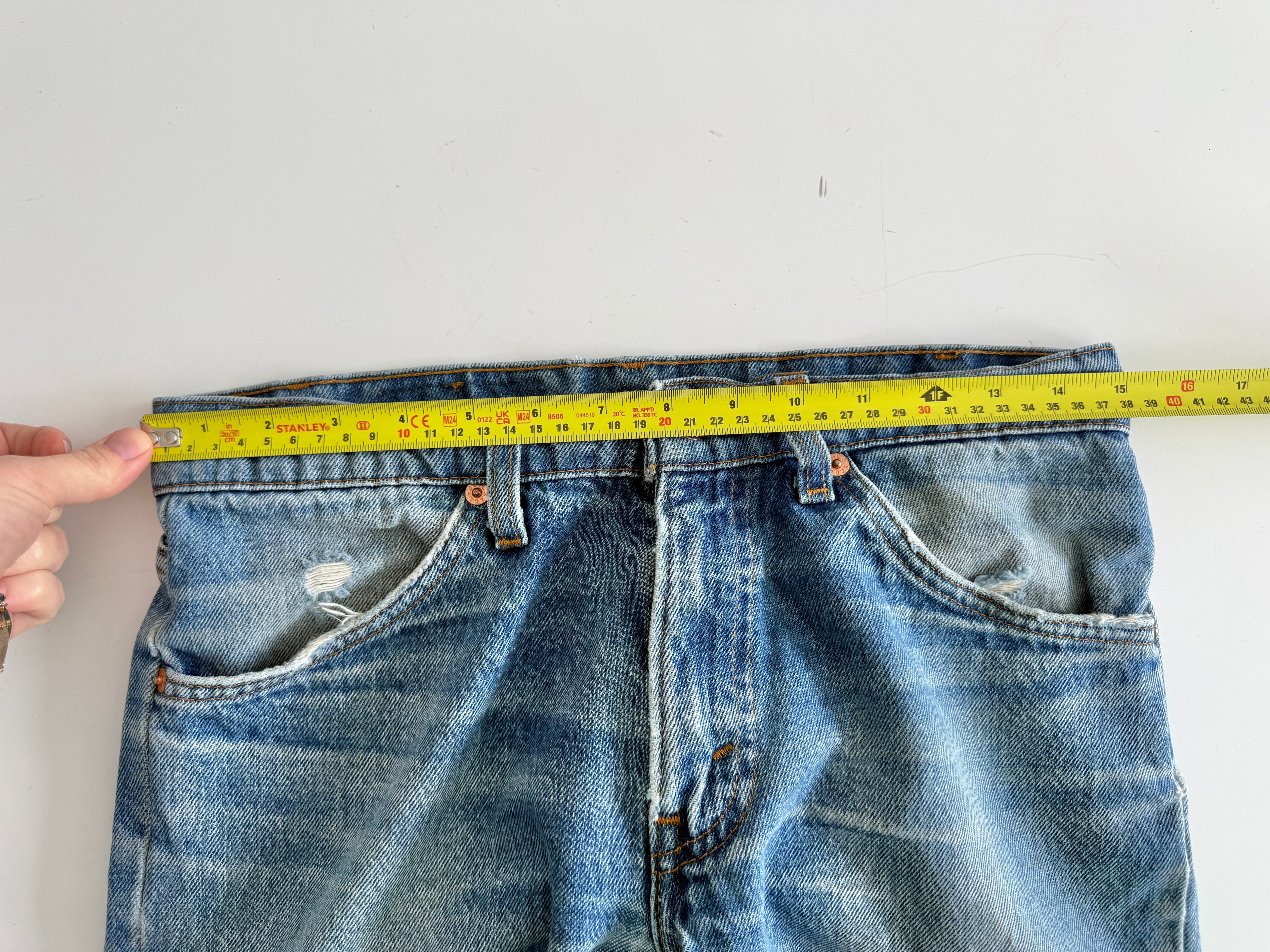 Soft W29 L31 vintage Levis 520 28/29” measured waist dark faded 520s 90s USA denim orange tab