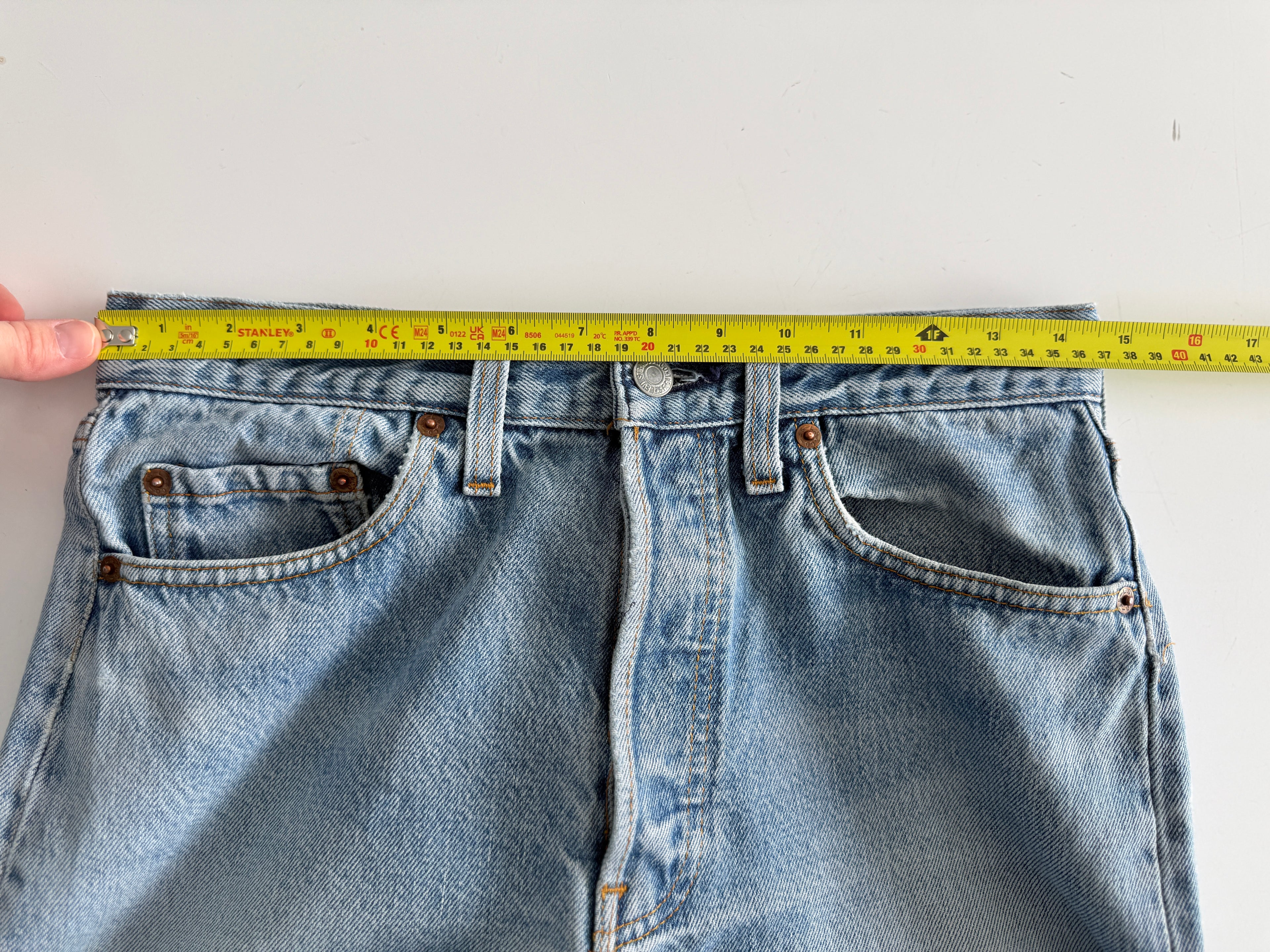 W28 L35 vintage Levis 501 27/28” measured medium light faded blue denim 80s Levi’s 501s