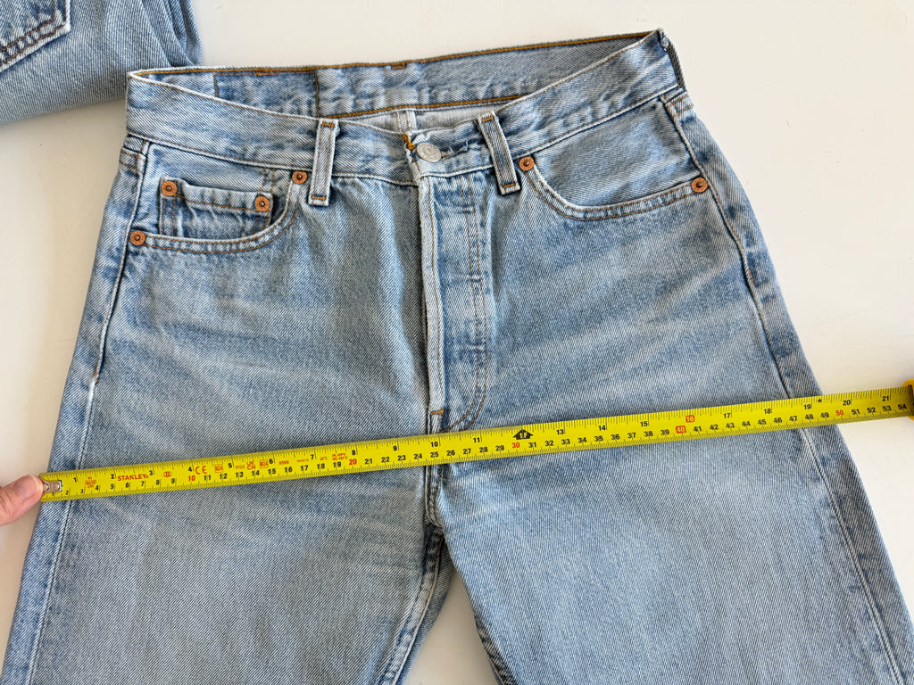 W27 L31 vintage Levis 501 26/27” measured waist medium light blue 501s Y2K nl