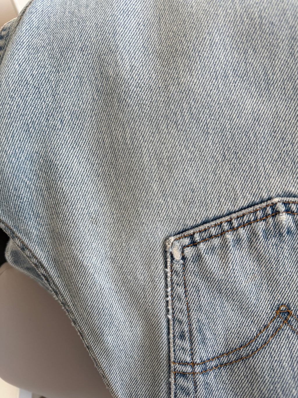 W25 L29 vintage Levis 501 24-25” measured “for women” light blue denim USA y2k