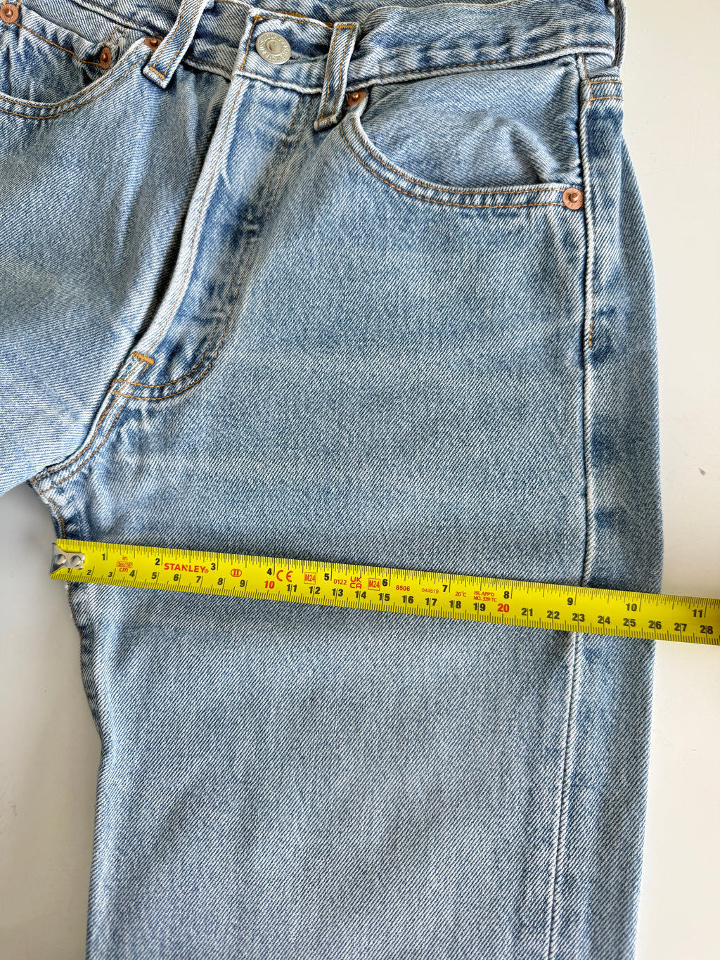 W24 L30 vintage Levis 501 23/24” measured medium faded blue denim Levi’s 501s