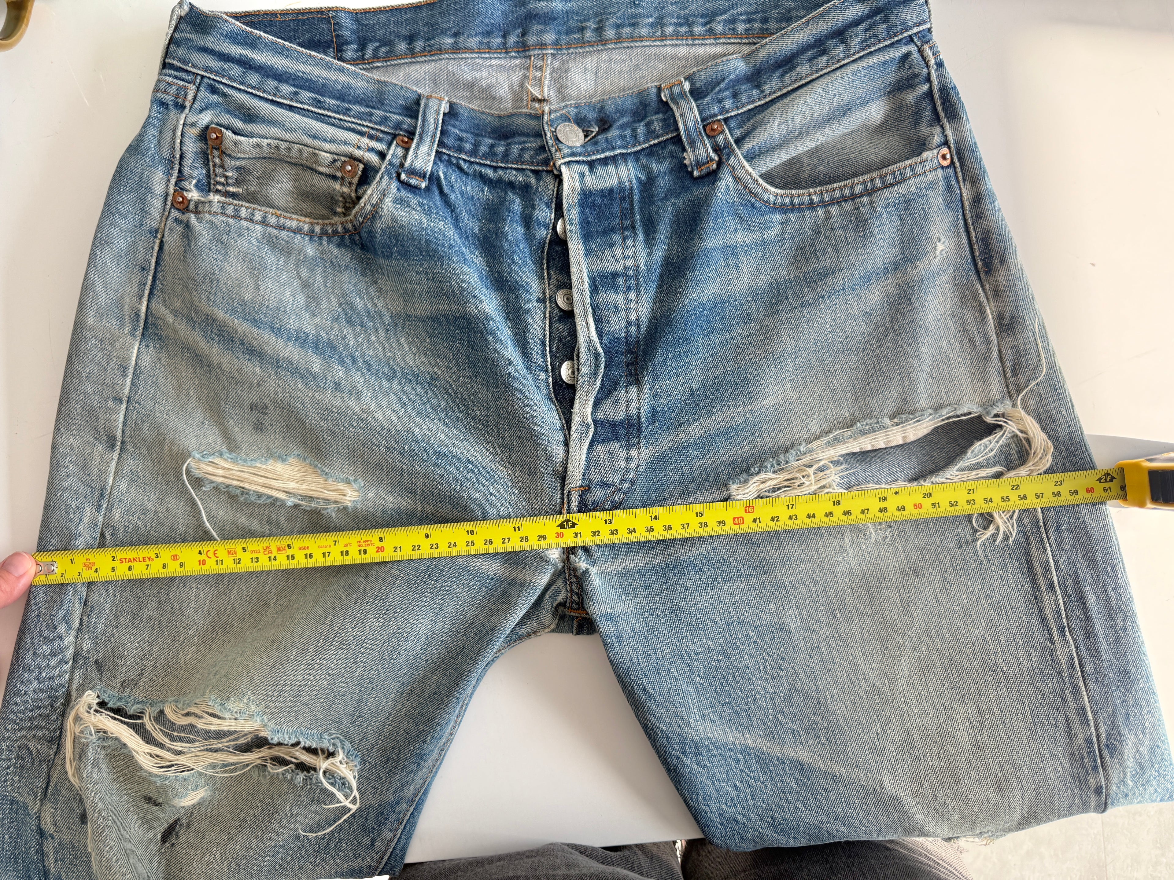 Selvedge soft W34 L28 vintage Levis 501xx 32/34” measured waist light faded blue USA 70s  501 selvedge