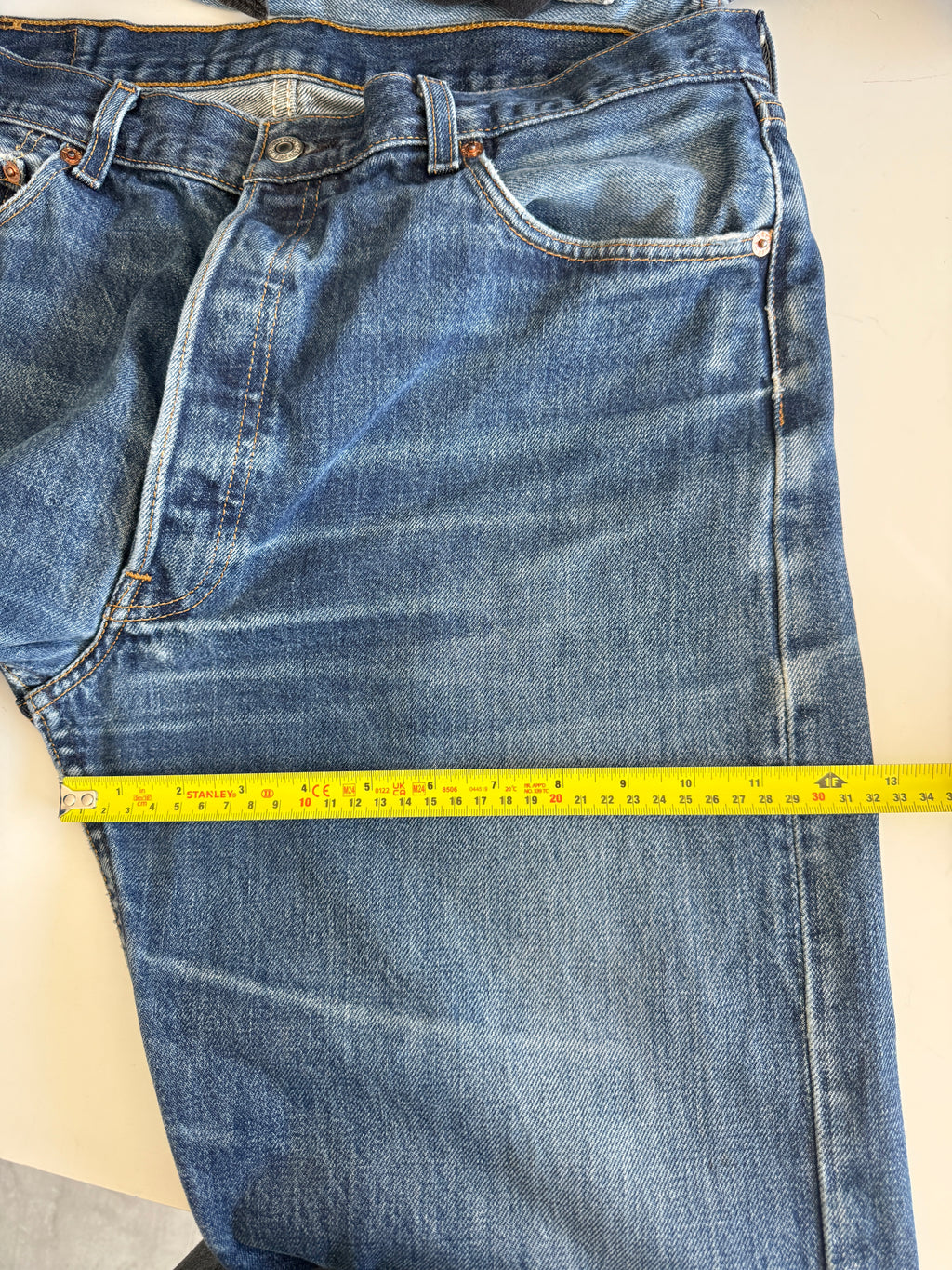 W33 L33 vintage Levis 501 dark blue 33” measured waist Y2K levis 501s