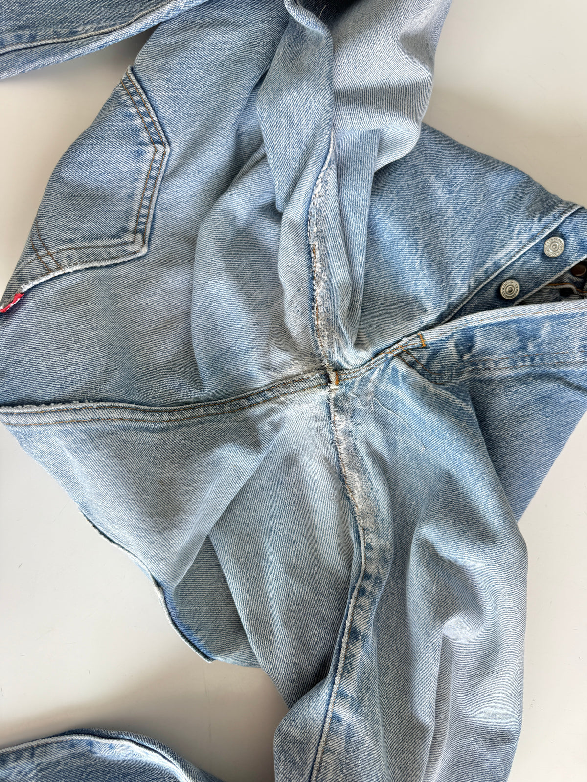 W31 L29 vintage Levis 501 medium blue 30/31” measured waist 501s 80s USA