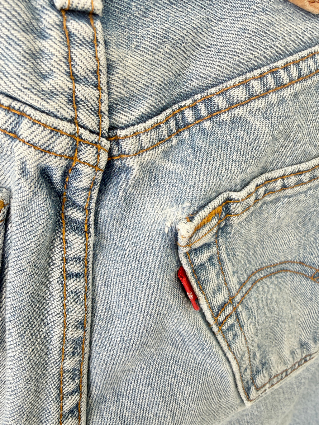 W28 L30 vintage Levis 501 27/28” light blue Levi’s 501s 90s