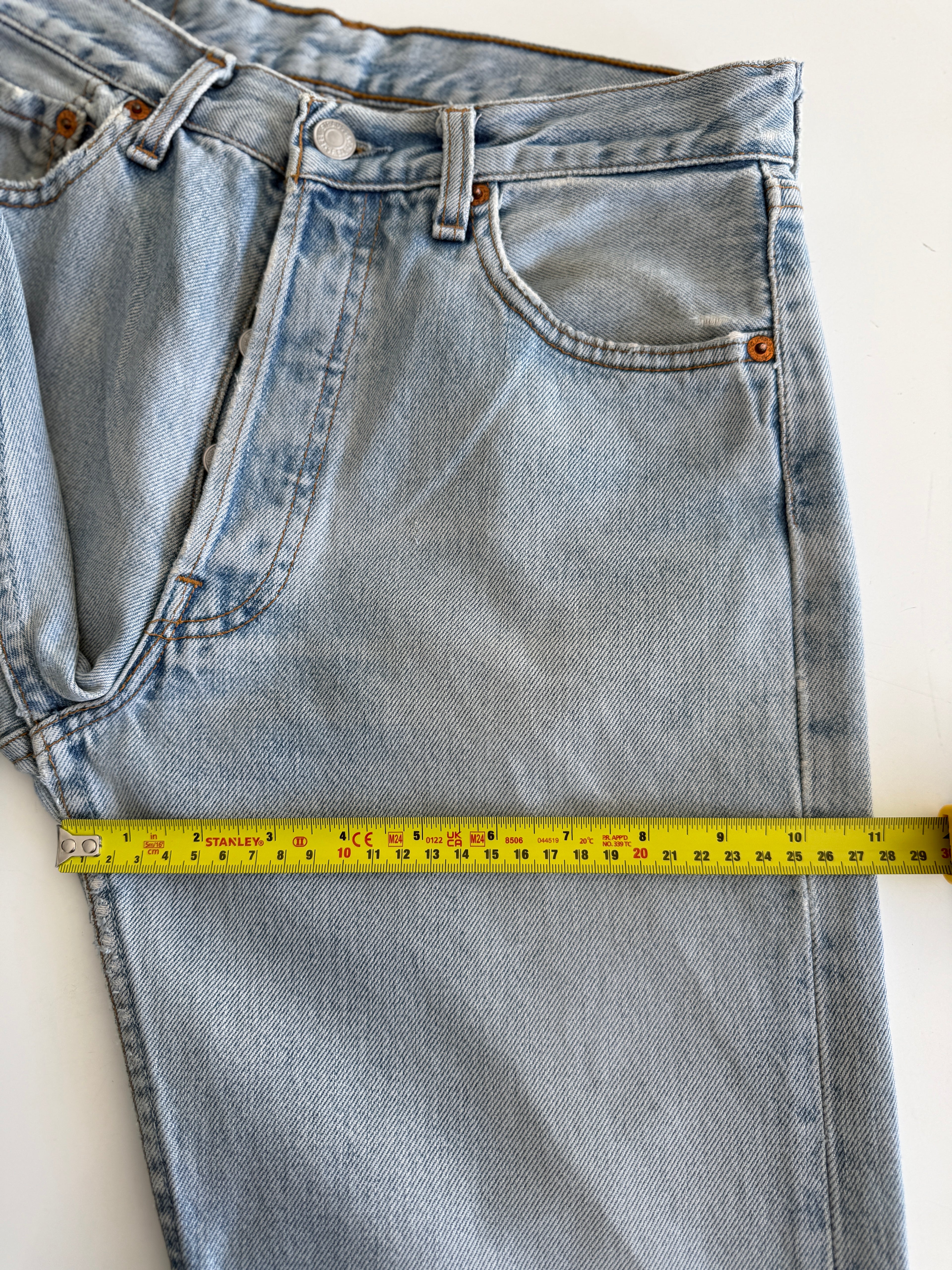 W27 L33 vintage Levis 501 27” measured light faded blue 90’s levi’s 501s