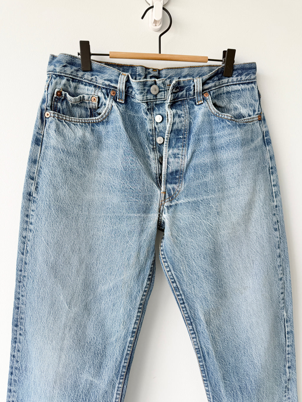 W32 L27 vintage Levis 501 31/32” measured unique faded blue denim 90s USA Levi’s 501s