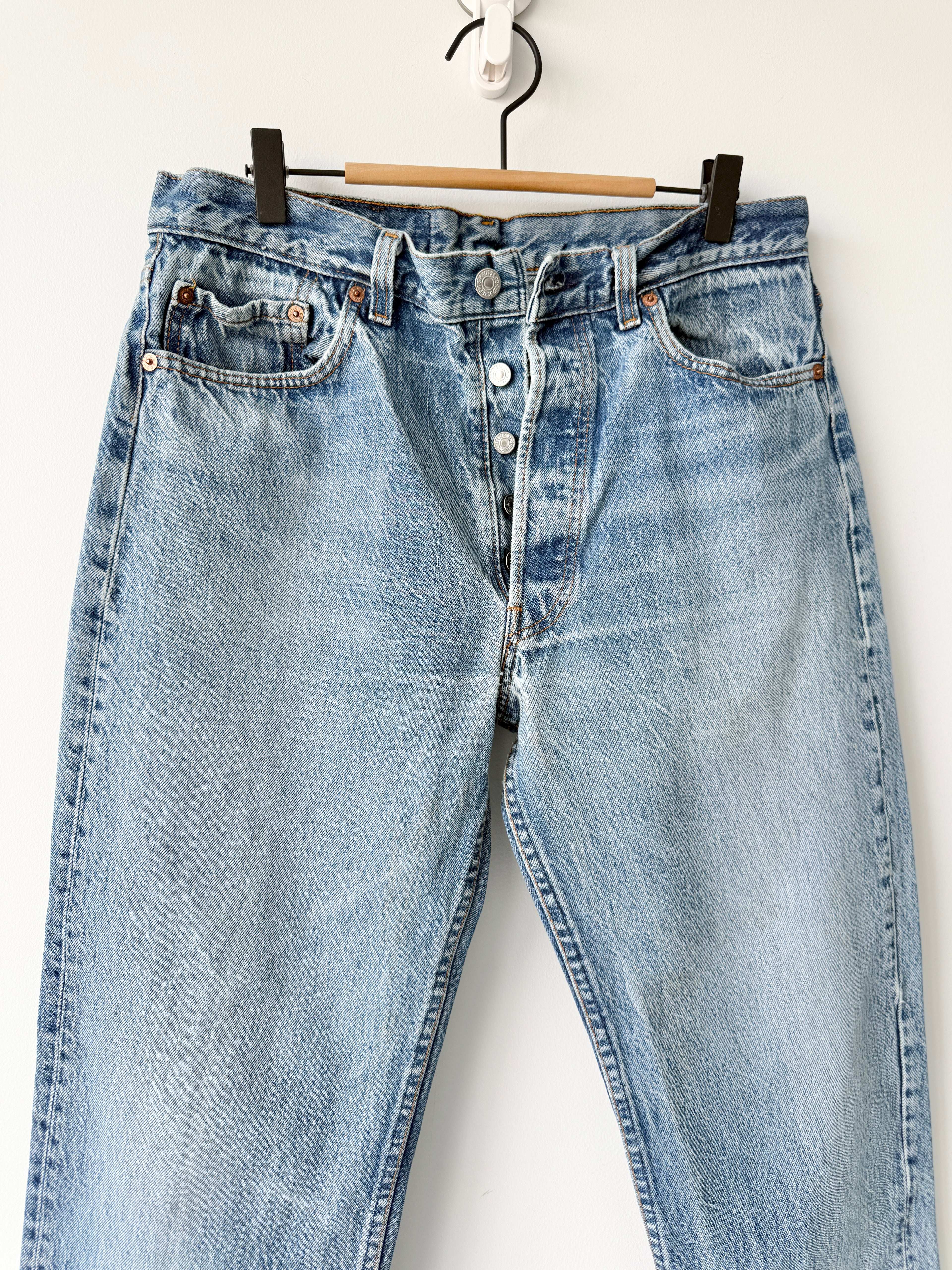 W32 L27 vintage Levis 501 31/32” measured unique faded blue denim 90s USA Levi’s 501s