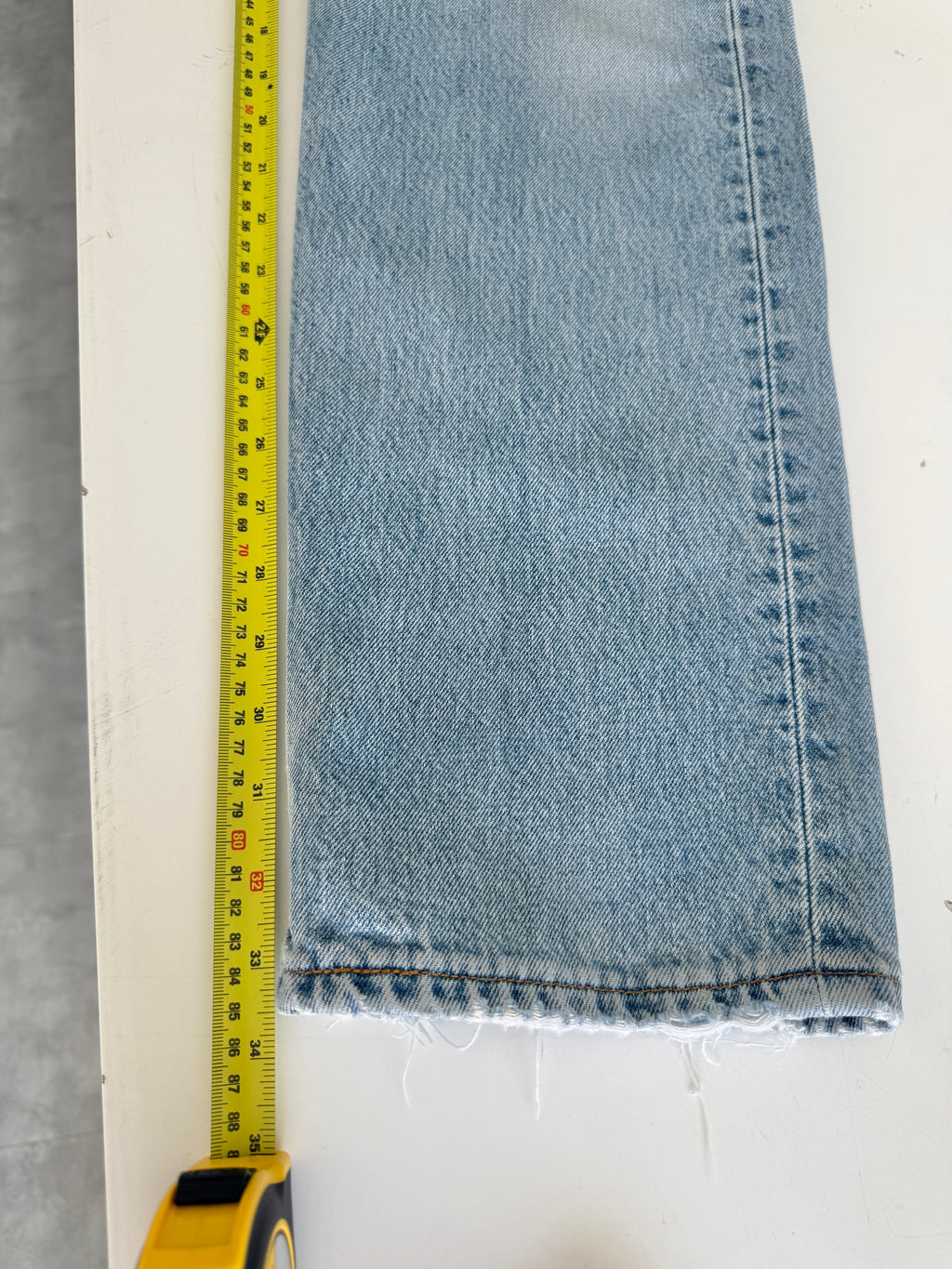 W29 L33 vintage Levis 501 29” measured light faded blue made in 90s