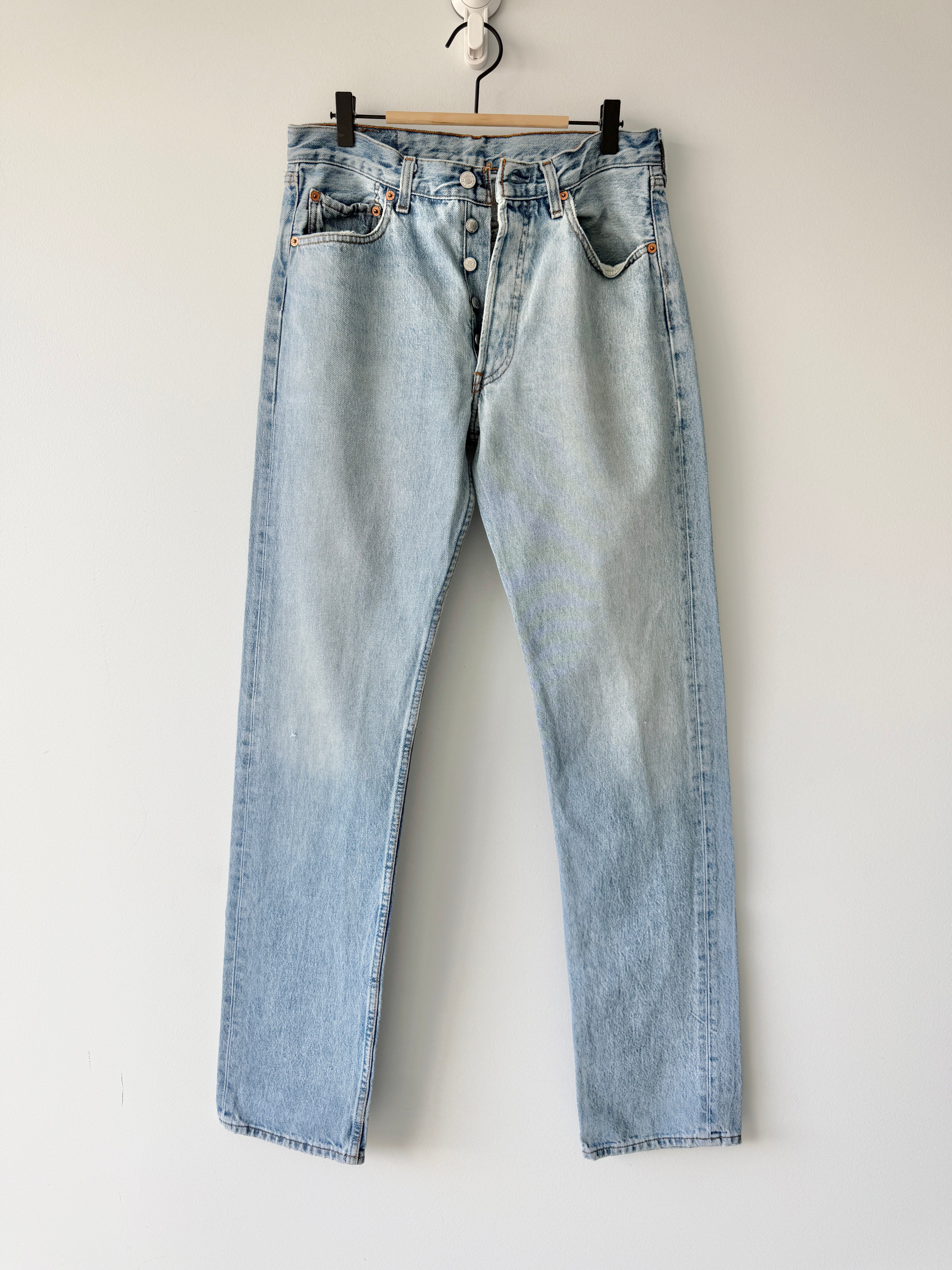 W29 L35 vintage Levis 501 28-29” measured light blue faded 90s denim Levi’s 501s