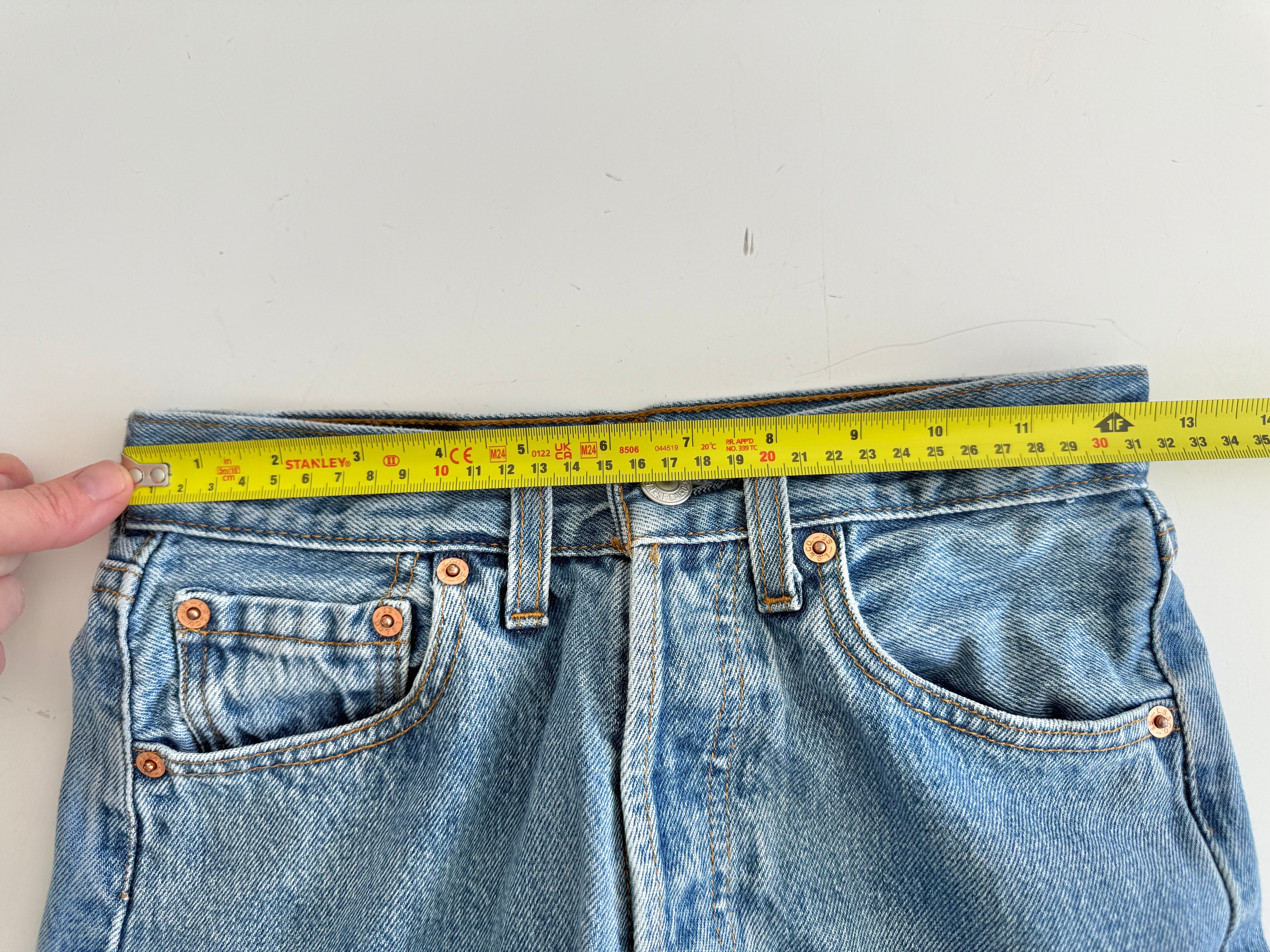 W24 L30 vintage Levis 501 23/24” medium blue Levi’s 501s