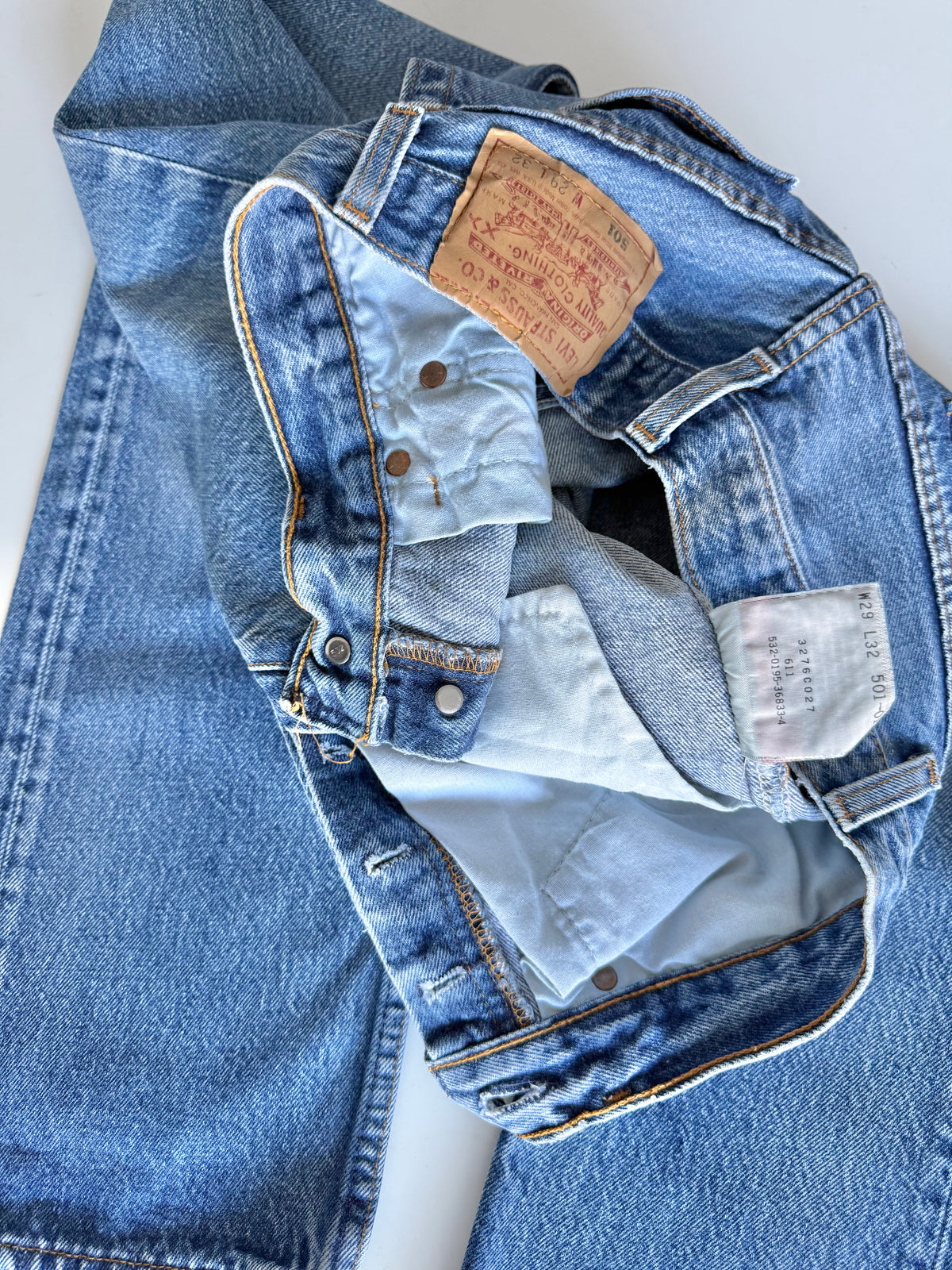 W27 L31 vintage Levis 501 dark faded blue 26/27” measured waist 90s USA levis 501s